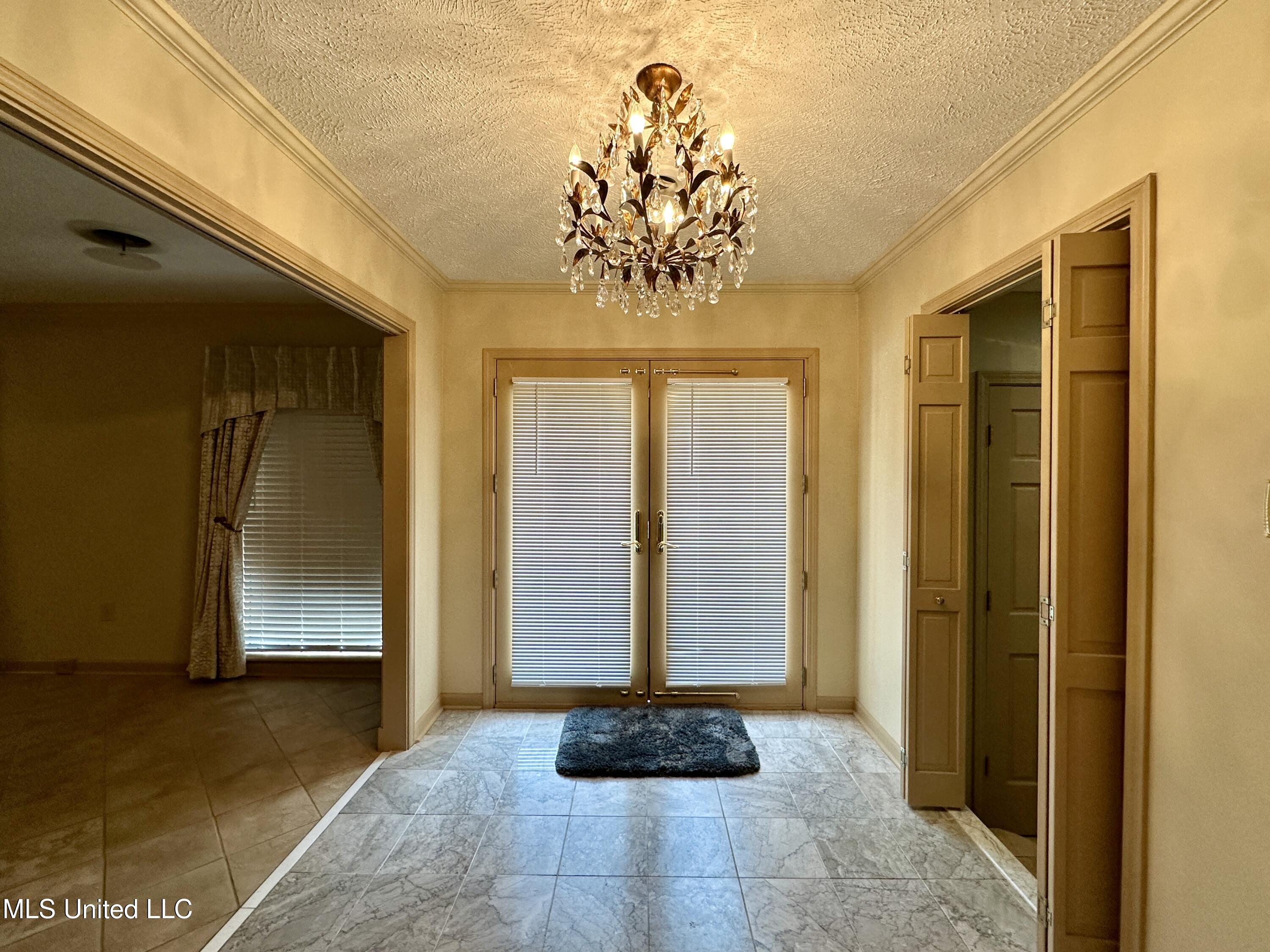 307 Longwood Drive Property Photo 5