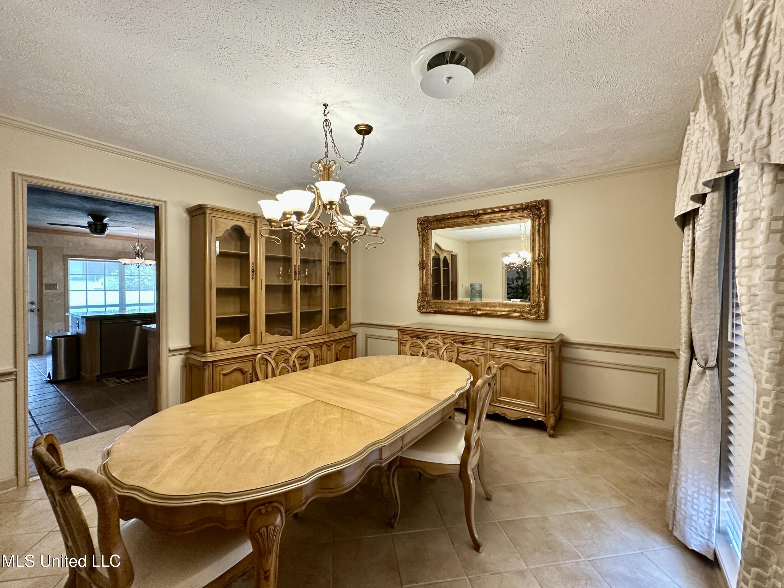 307 Longwood Drive Property Photo 6