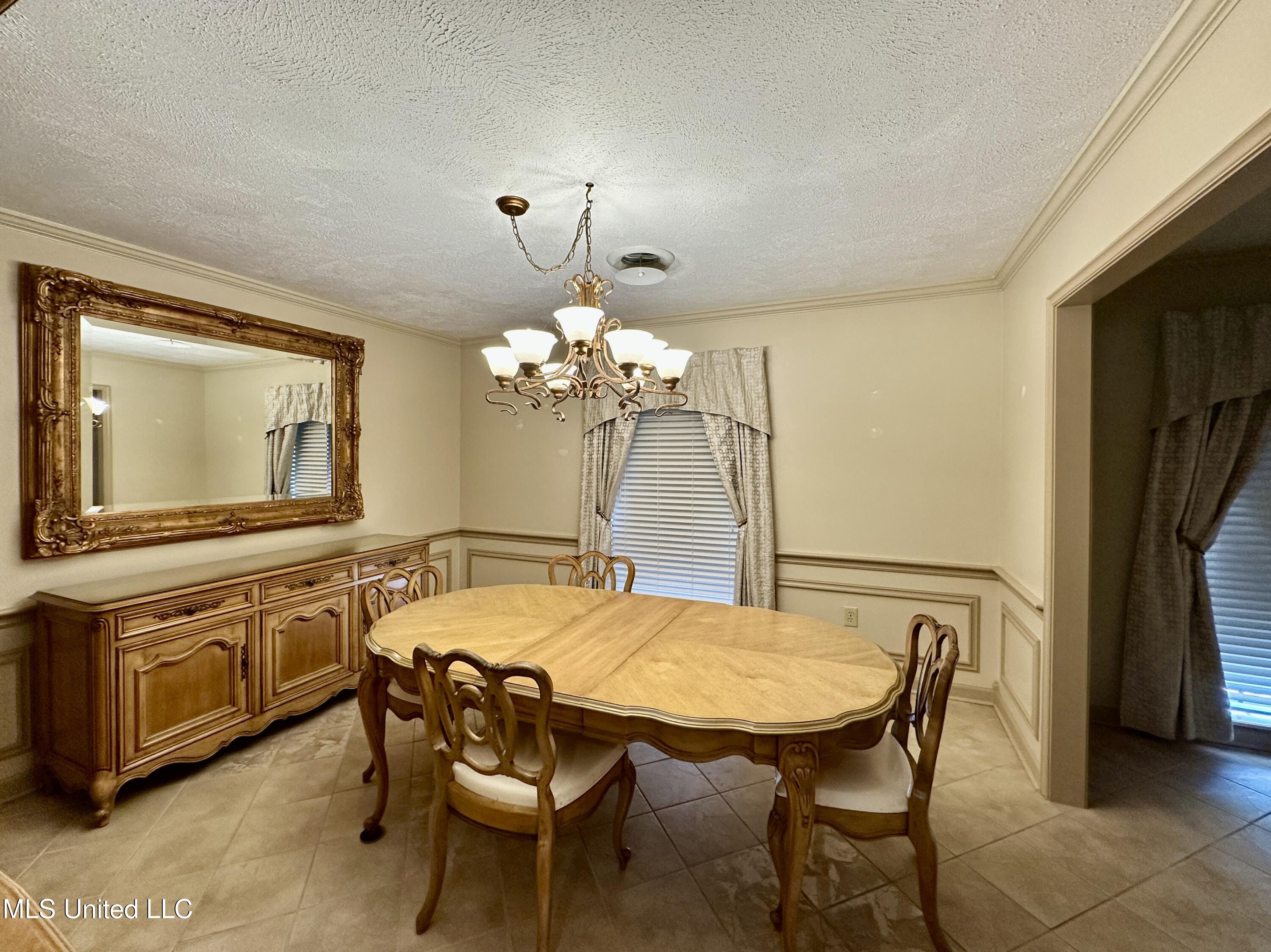307 Longwood Drive Property Photo 7