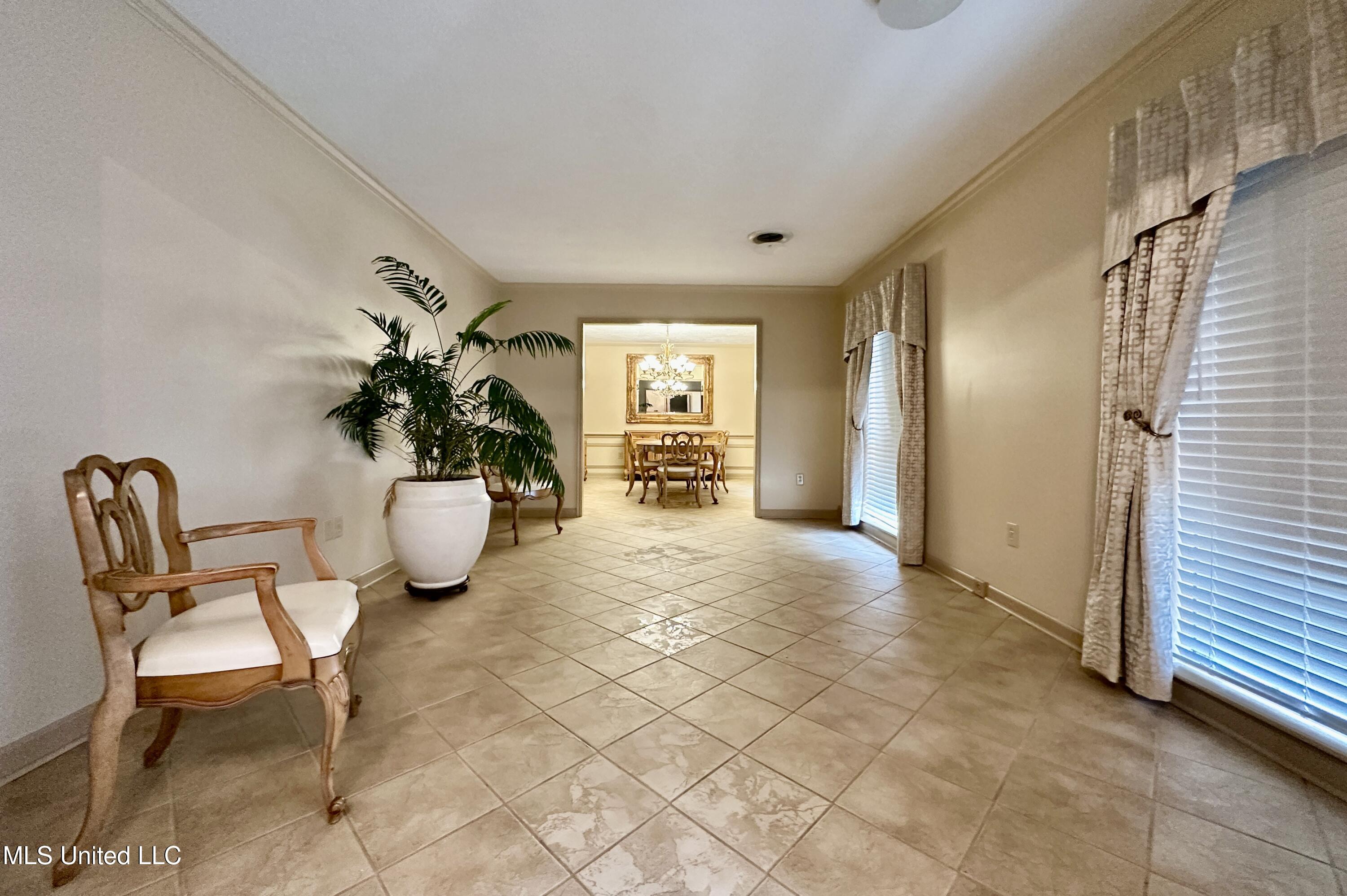 307 Longwood Drive Property Photo 8