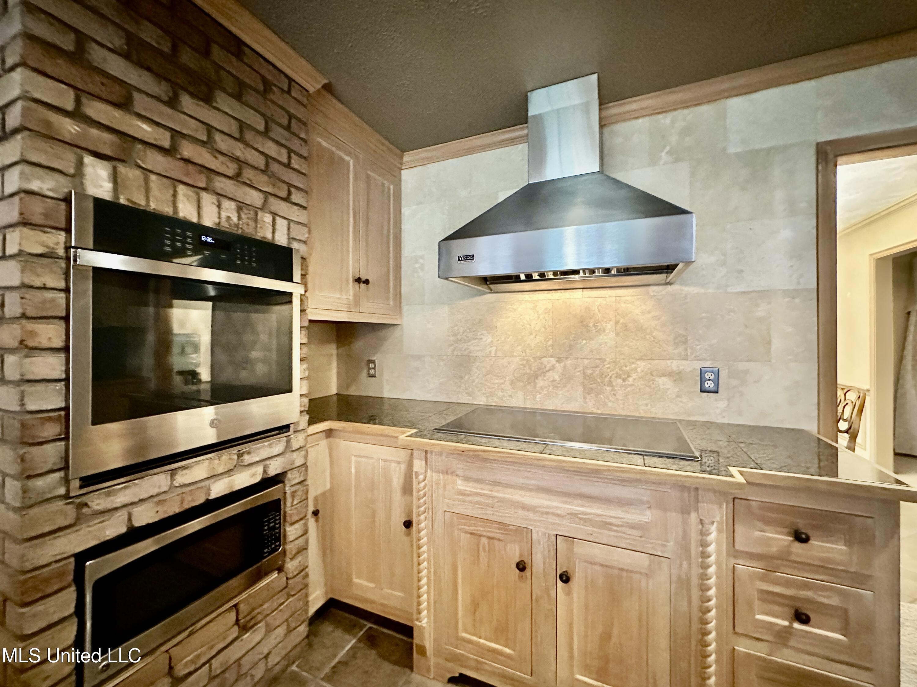 307 Longwood Drive Property Photo 10