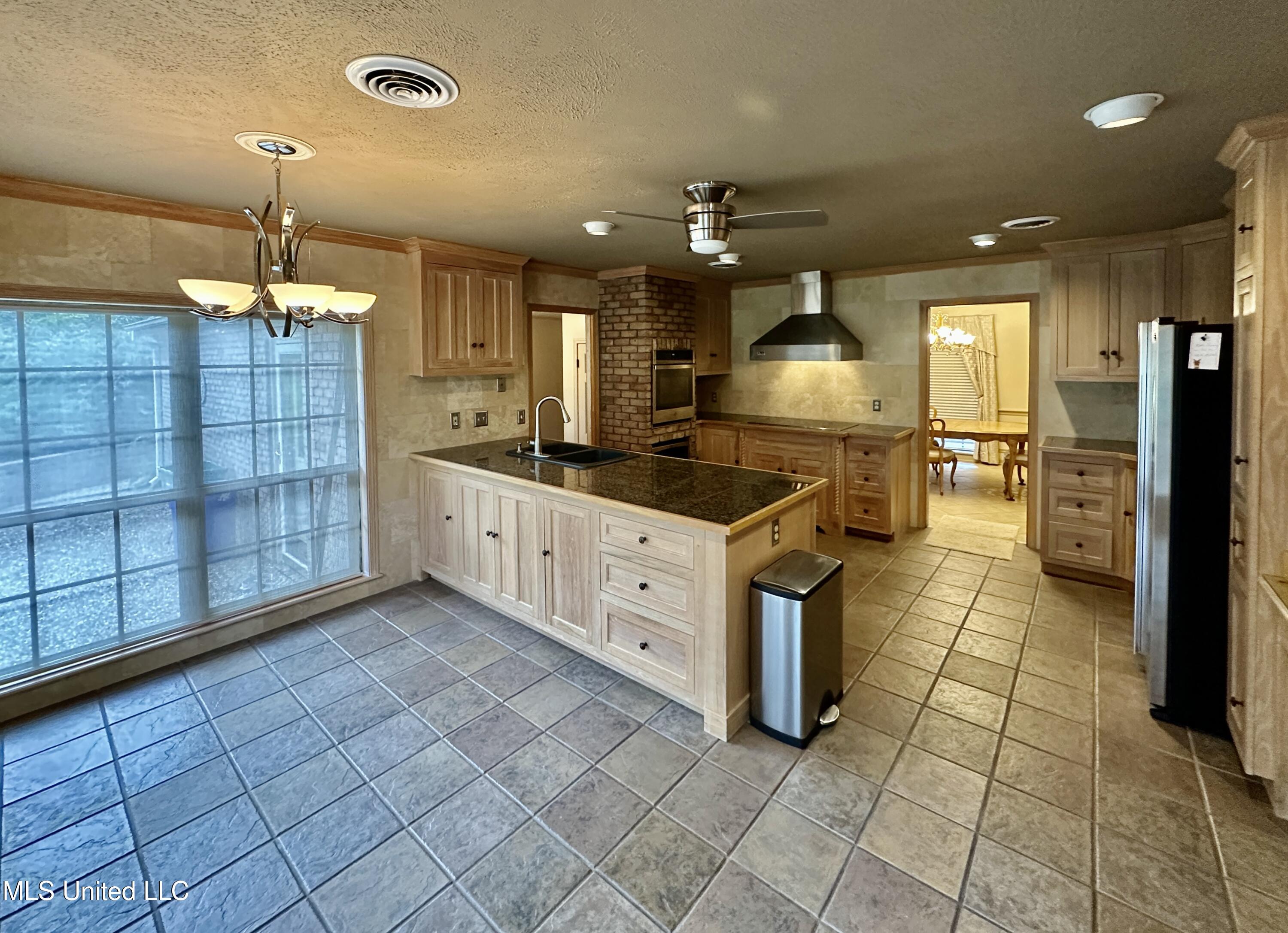 307 Longwood Drive Property Photo 11