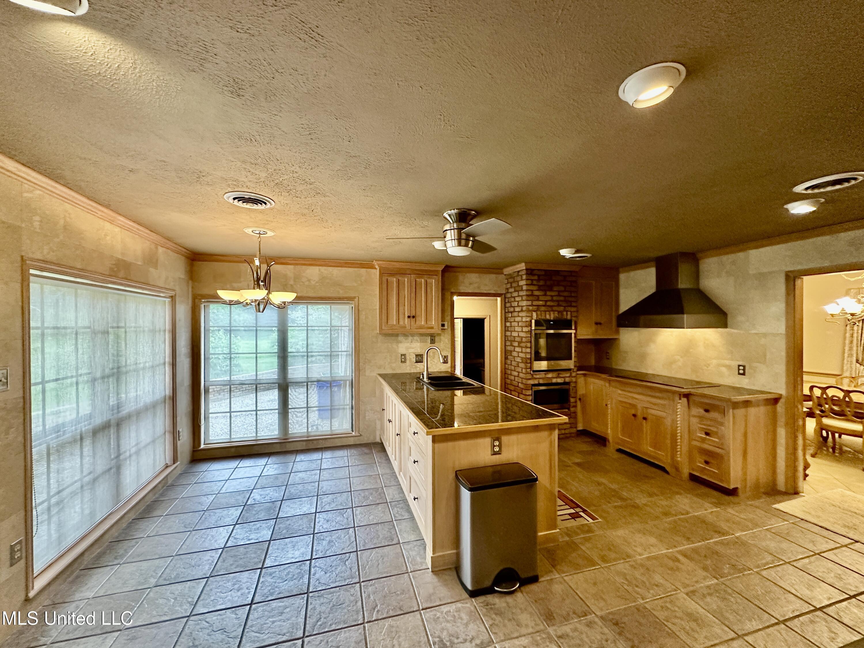 307 Longwood Drive Property Photo 12