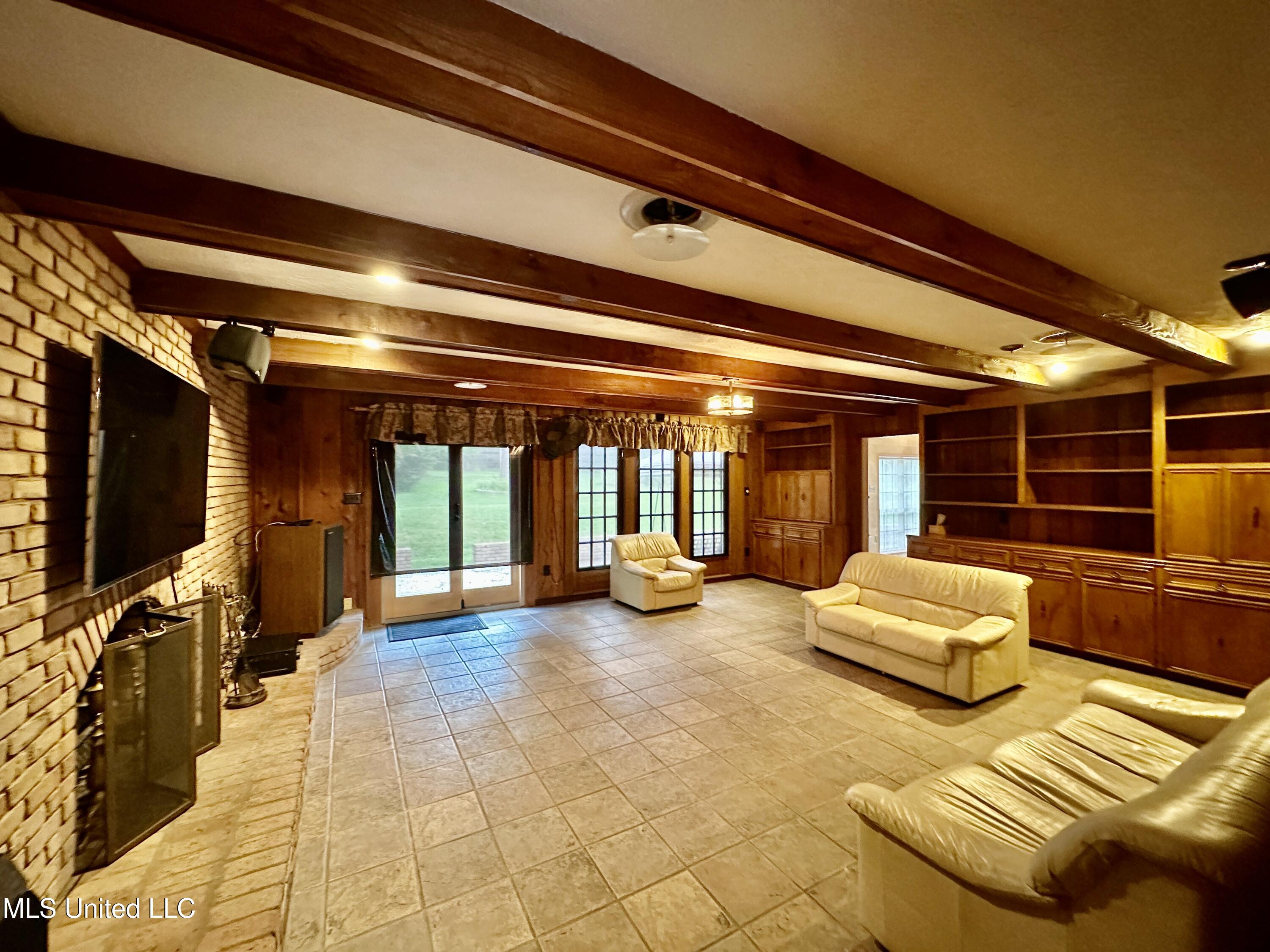 307 Longwood Drive Property Photo 13