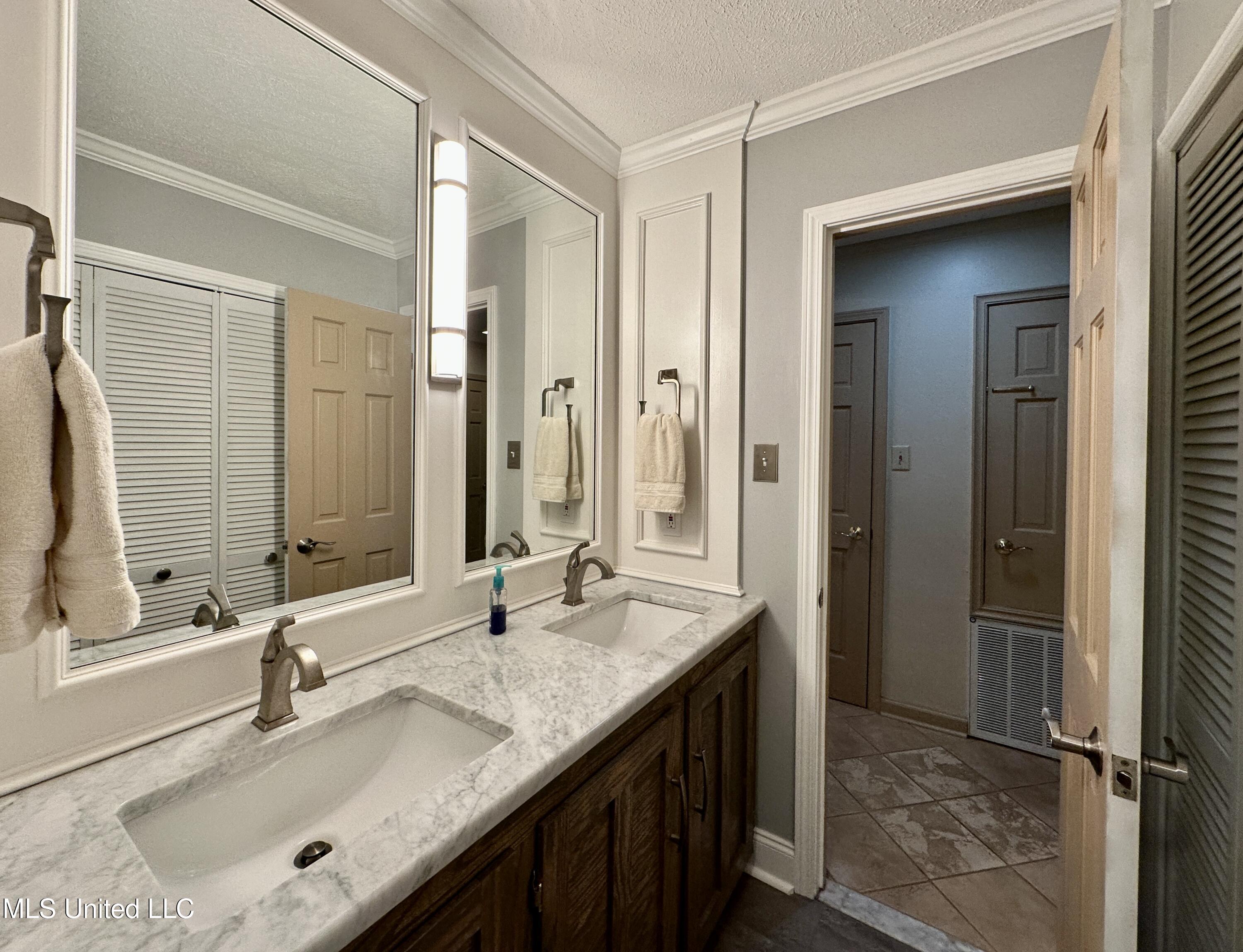 307 Longwood Drive Property Photo 21