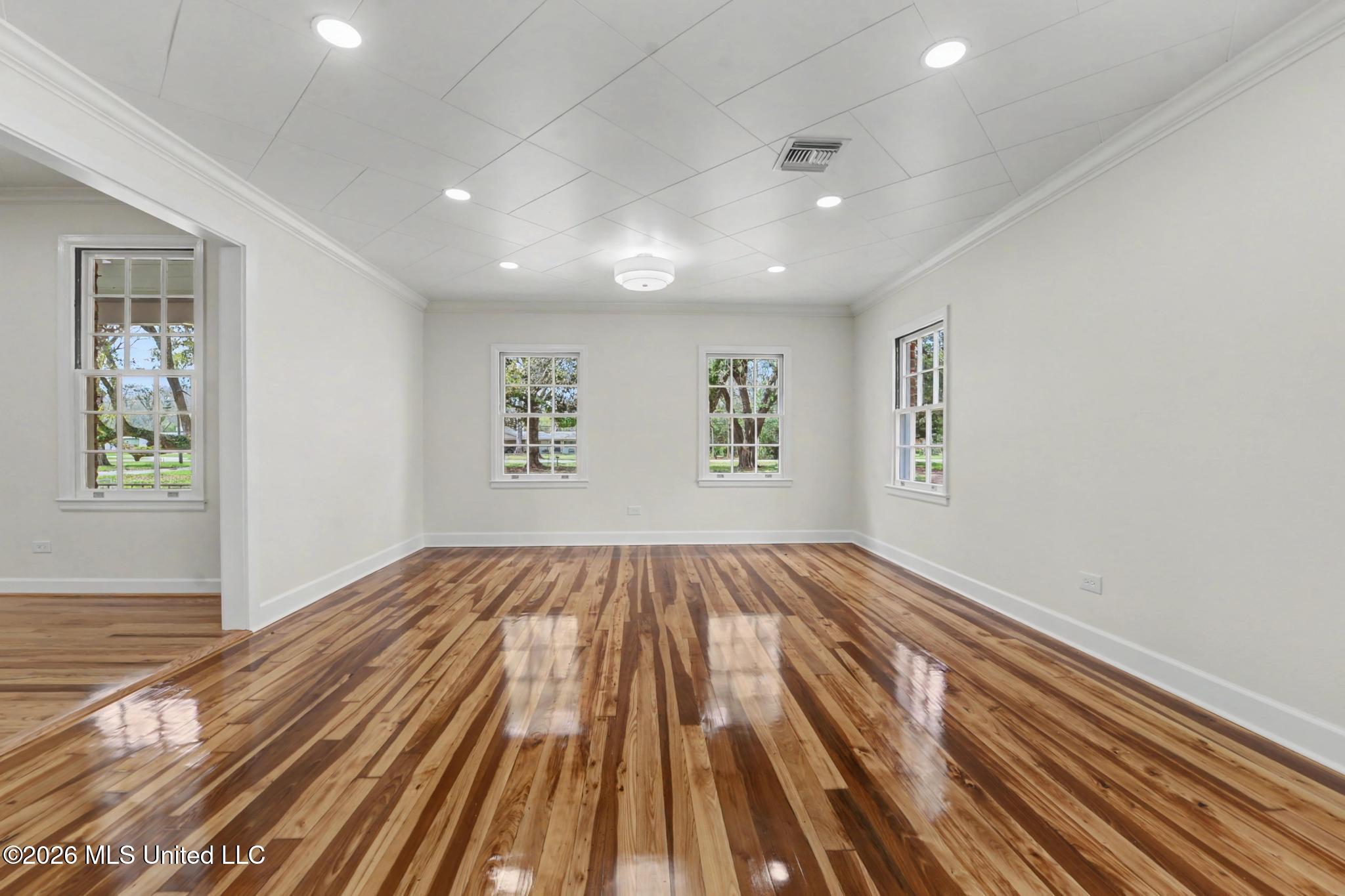 400 Manila Street Property Photo 5