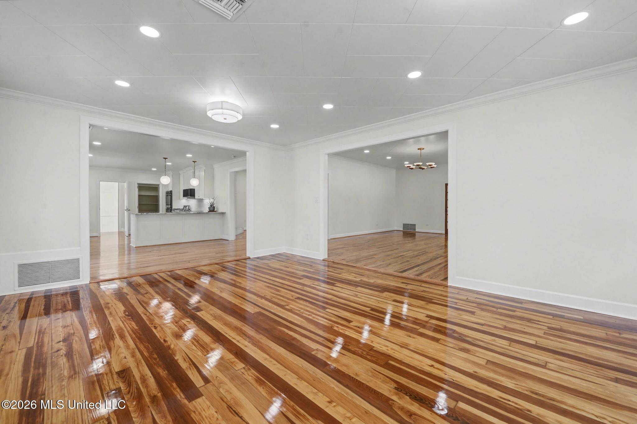 400 Manila Street Property Photo 6