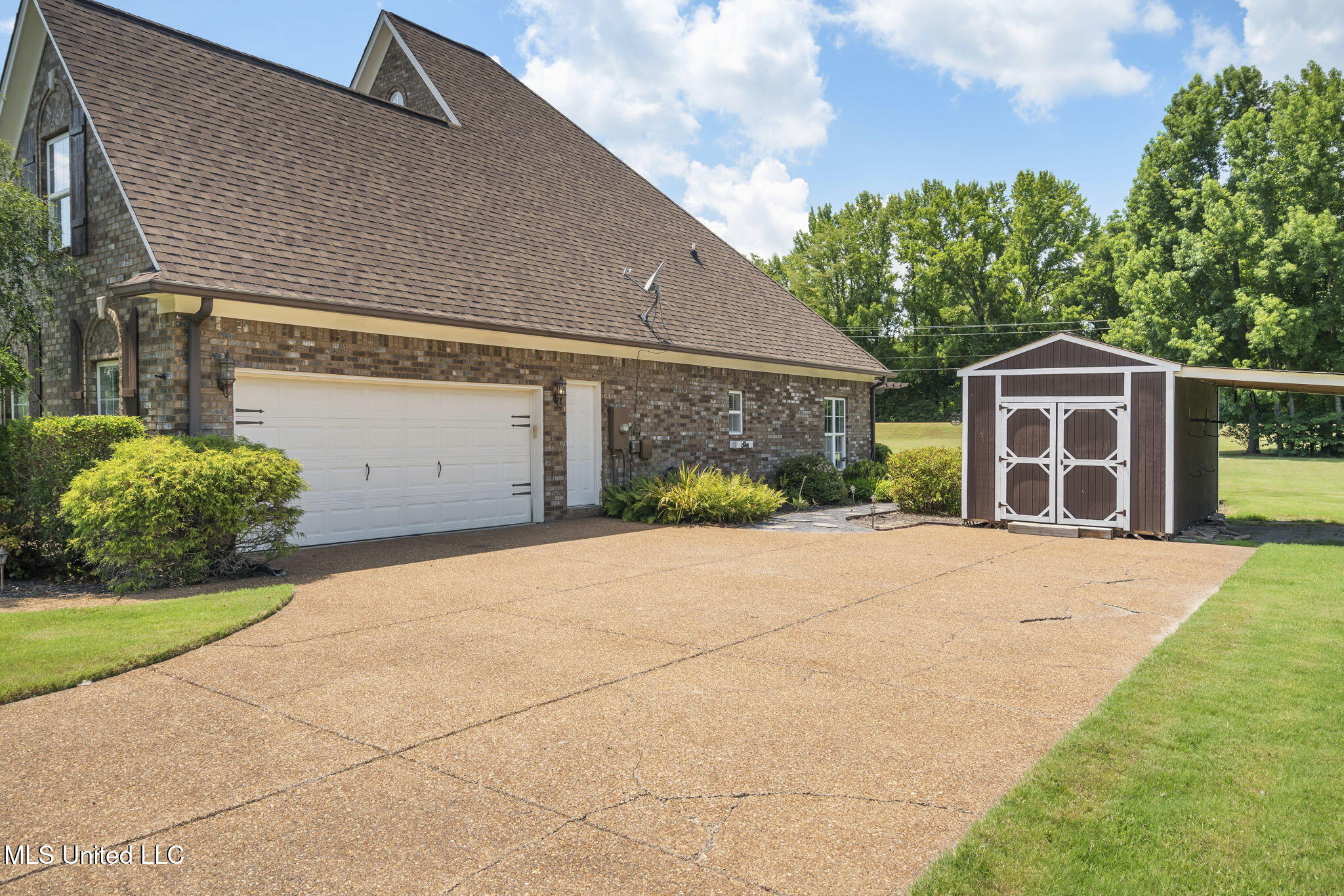 10080 Green Forest Drive Property Photo 6