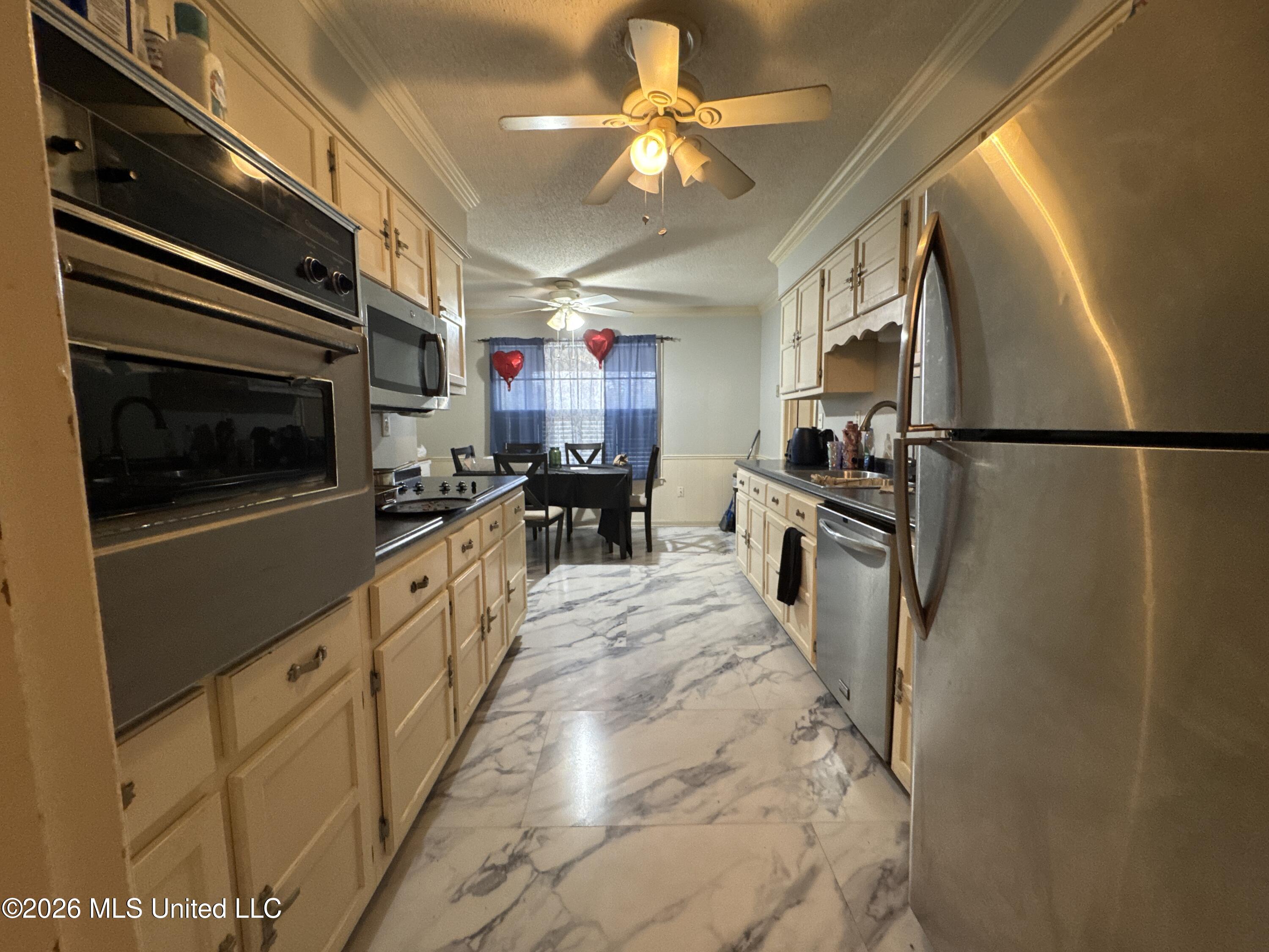 7090 Greenbrook Parkway Property Photo 4