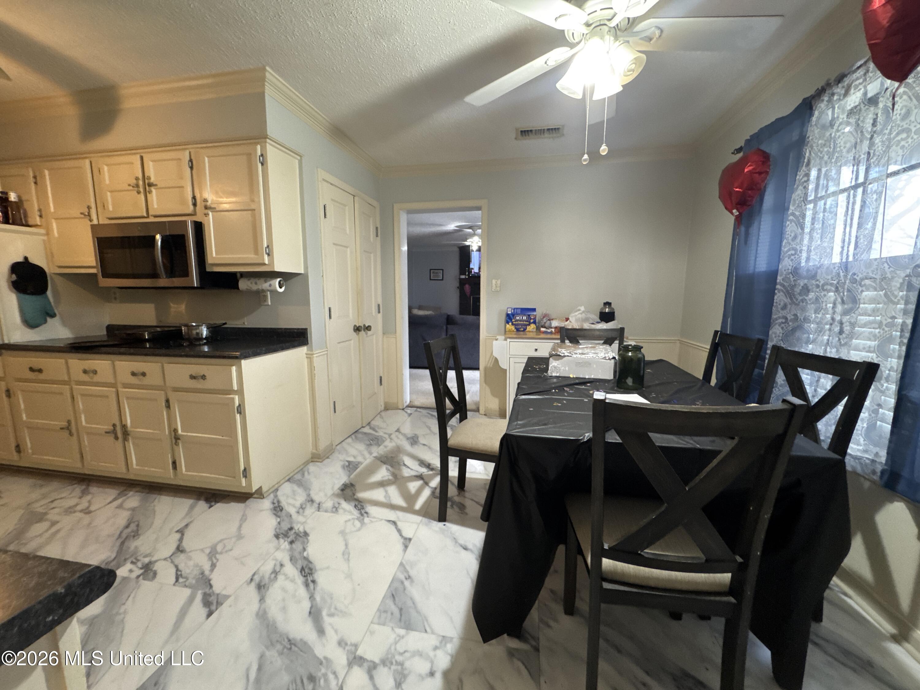 7090 Greenbrook Parkway Property Photo 5