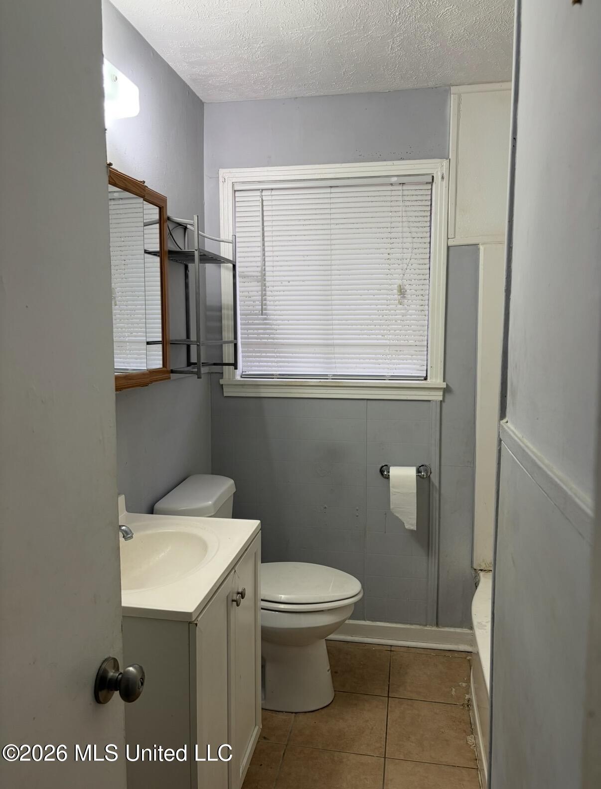 1904 Edwin Avenue Property Photo 4