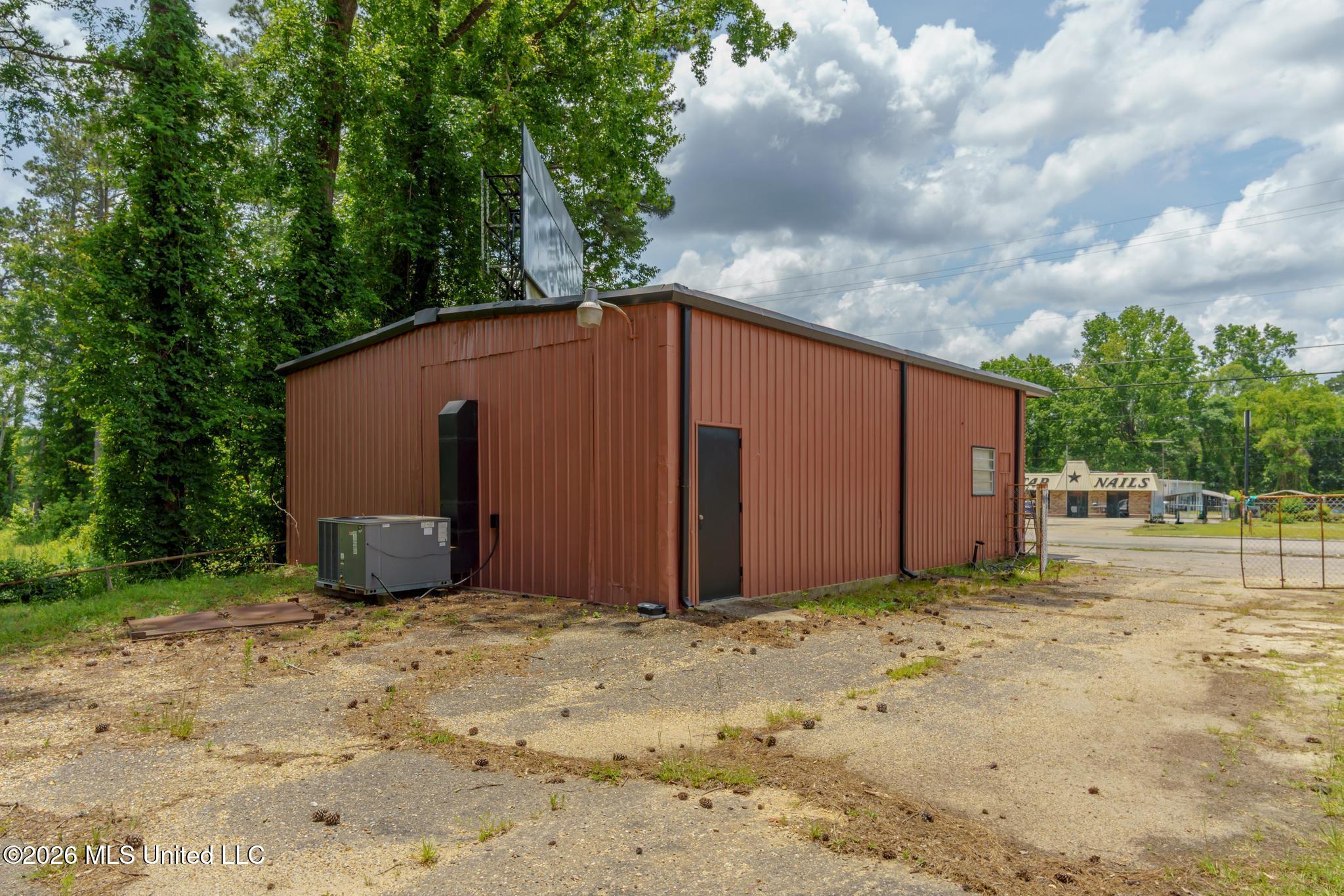 2909&2913 Hwy 15 N Property Photo 6