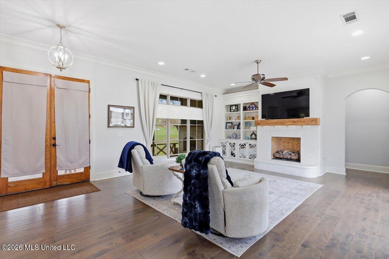 387 Caroline Boulevard Property Photo 4