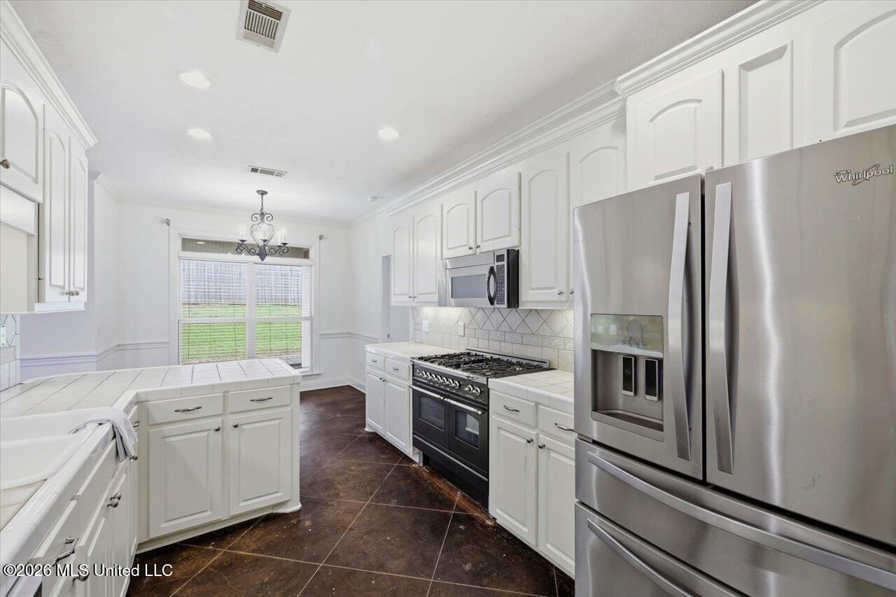 105 Oak Meadow Drive Property Photo 9