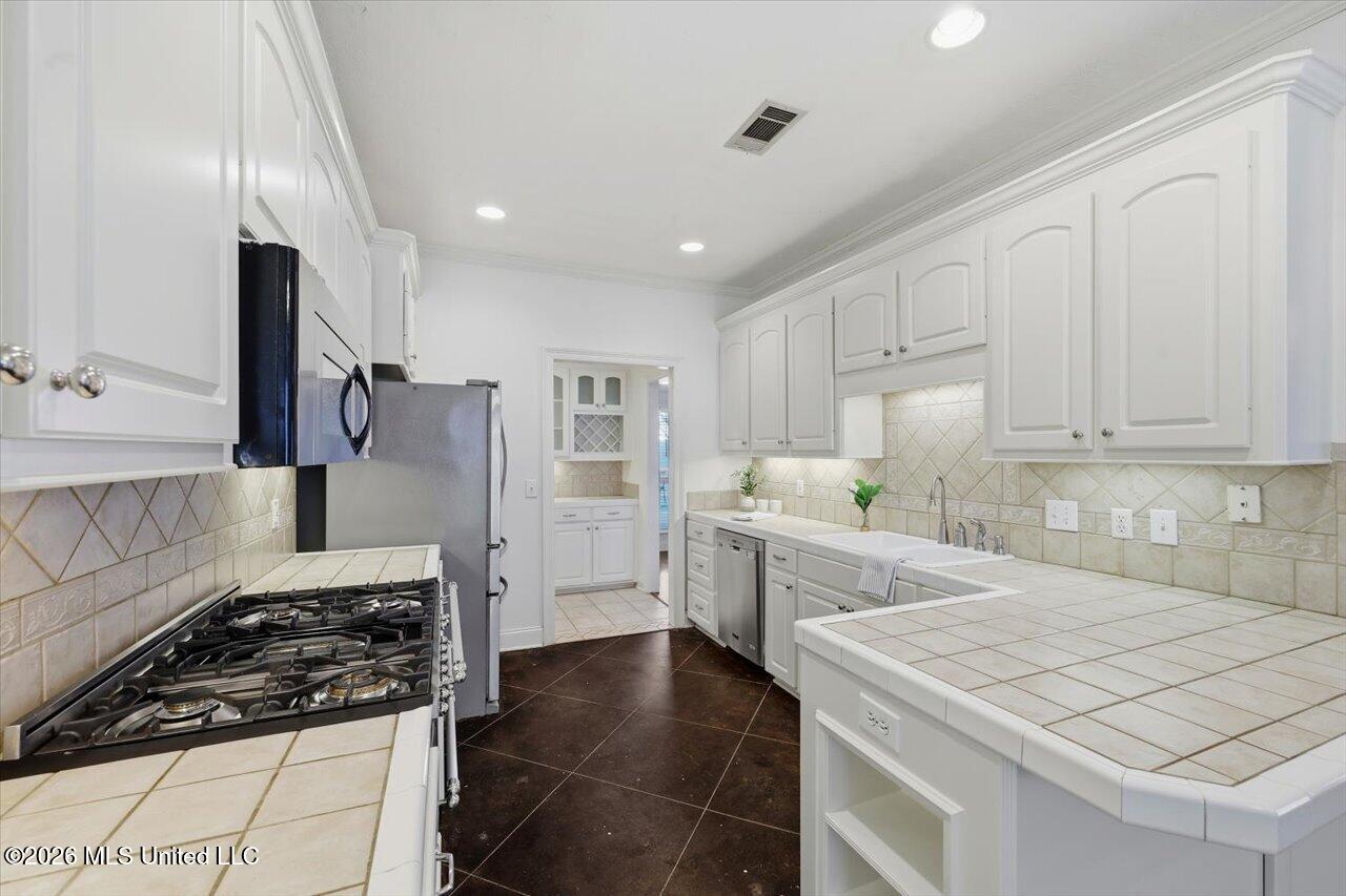 105 Oak Meadow Drive Property Photo 10