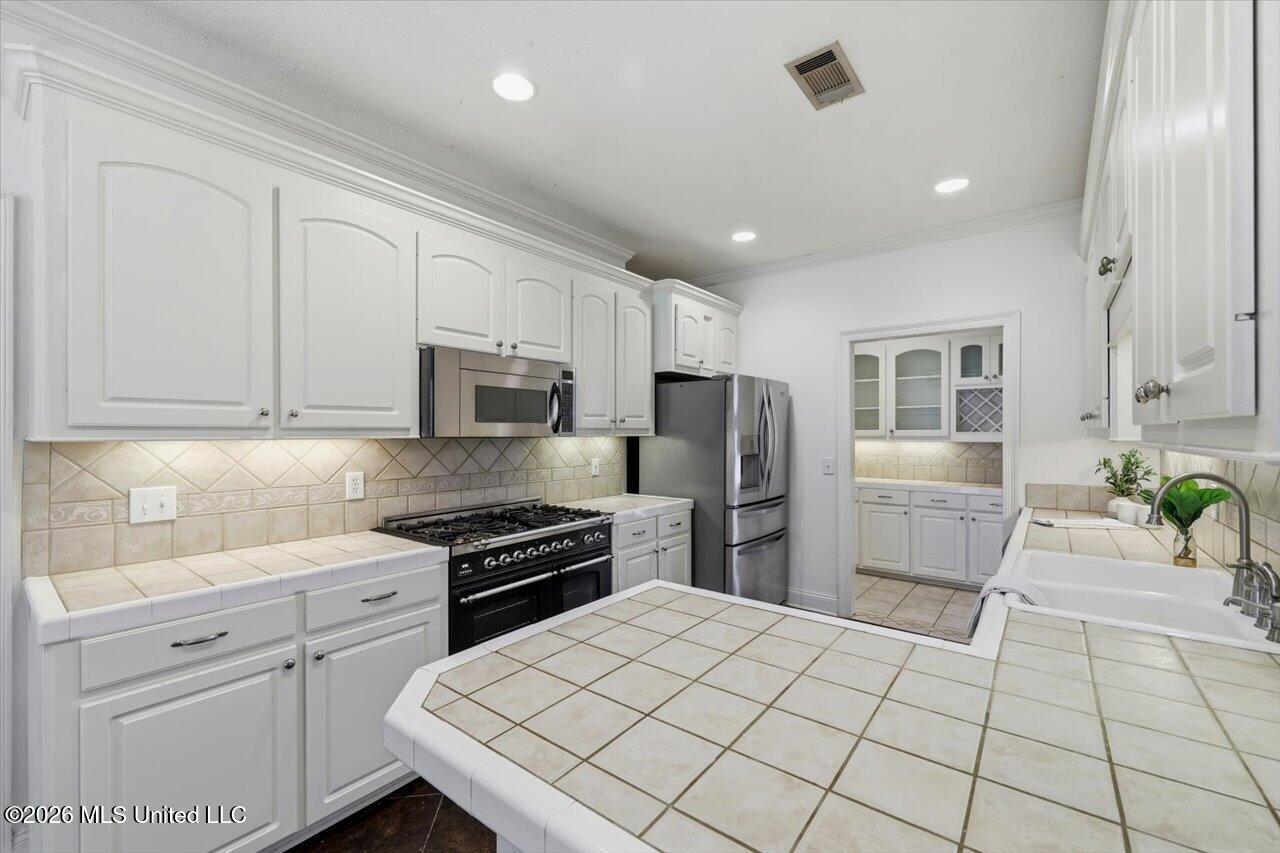 105 Oak Meadow Drive Property Photo 11