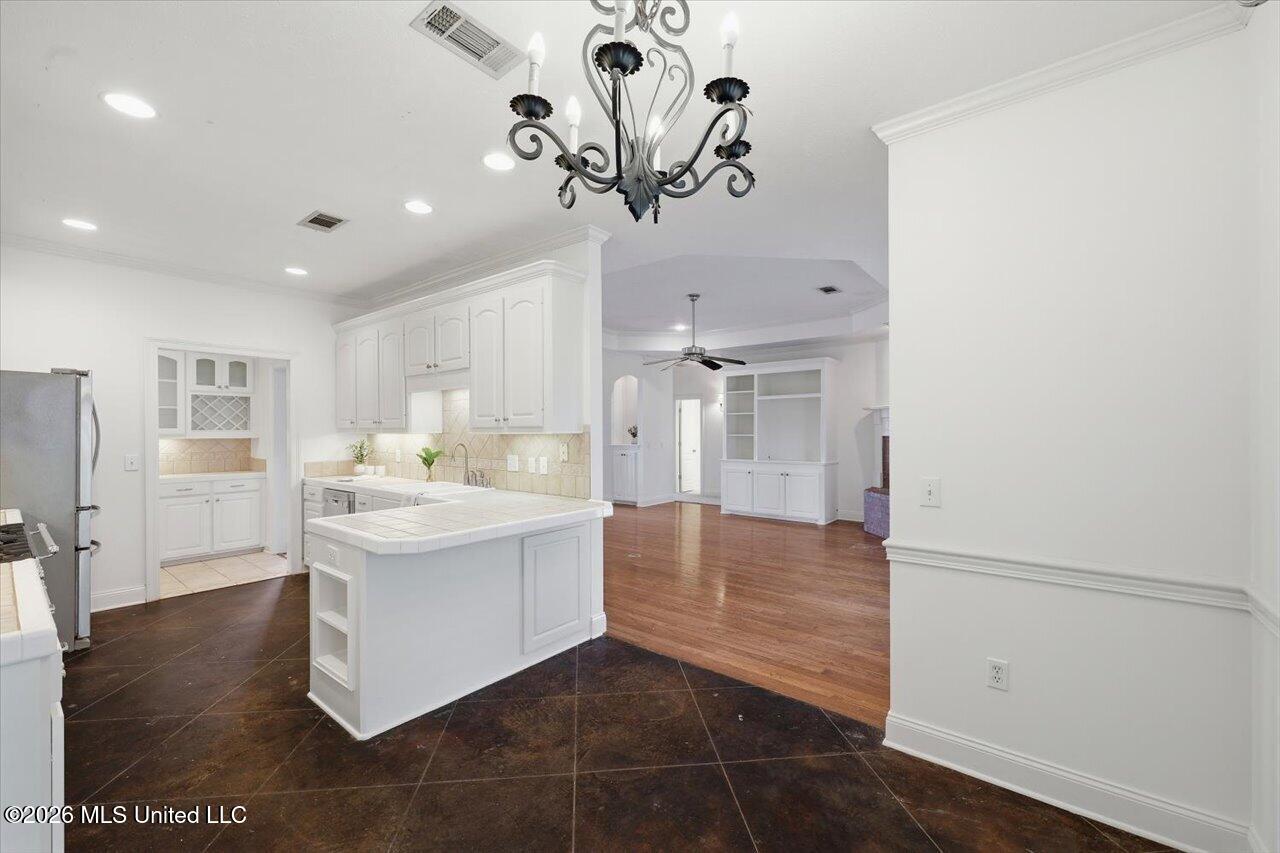 105 Oak Meadow Drive Property Photo 12