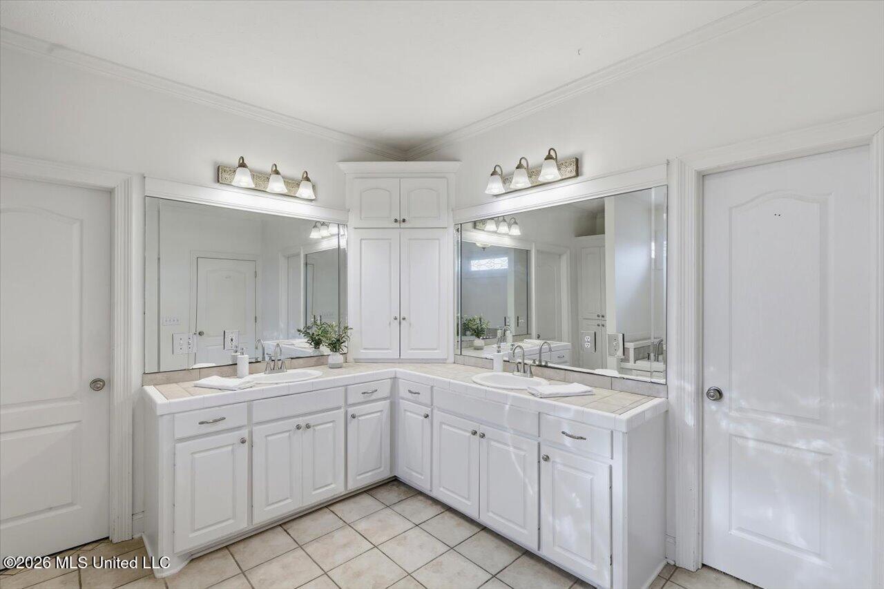 105 Oak Meadow Drive Property Photo 18