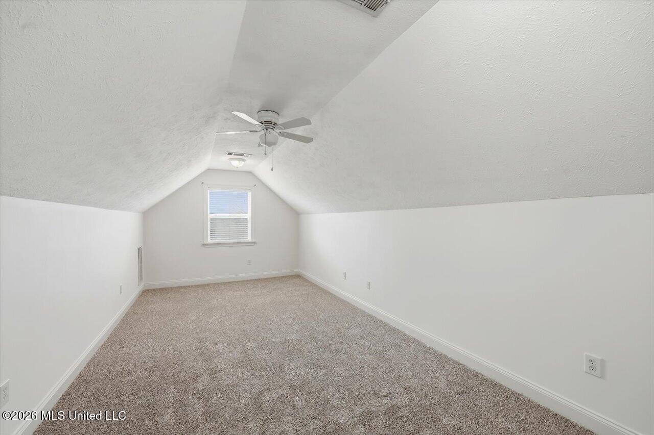 105 Oak Meadow Drive Property Photo 26
