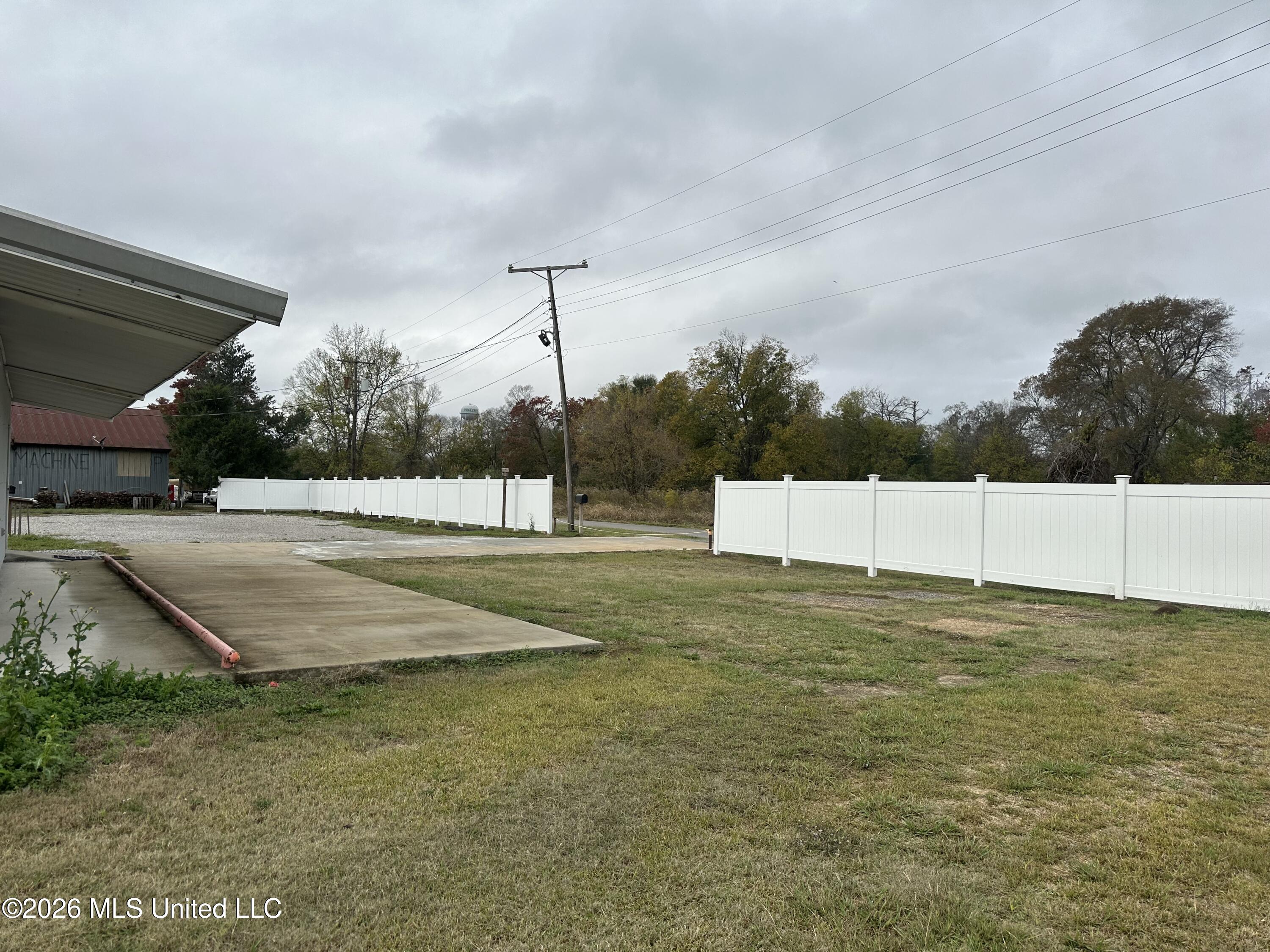 6258 Hwy 84 Property Photo 2