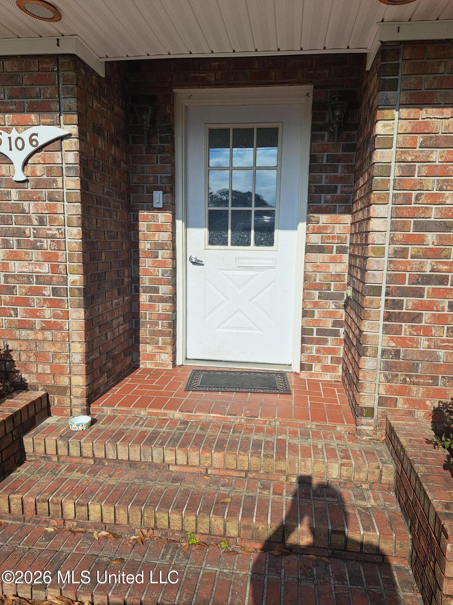 5106 Lawson Avenue Property Photo 3