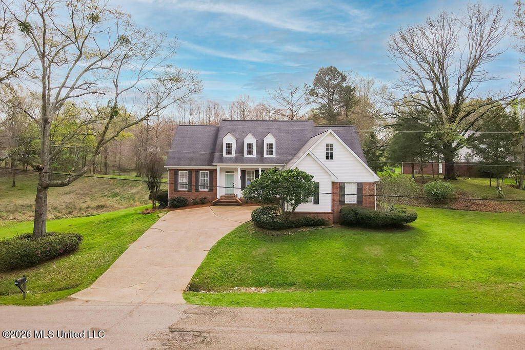 102 Hickory Hills Drive Property Photo 2