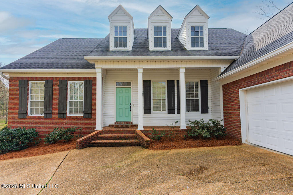 102 Hickory Hills Drive Property Photo 3