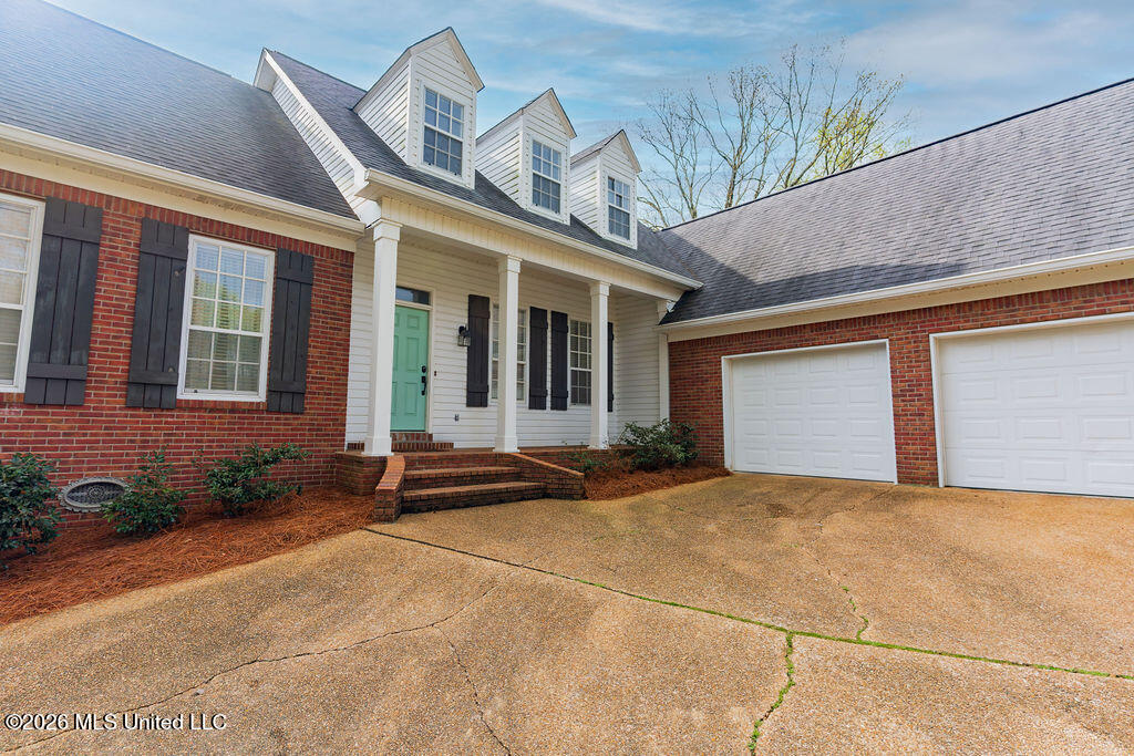 102 Hickory Hills Drive Property Photo 4