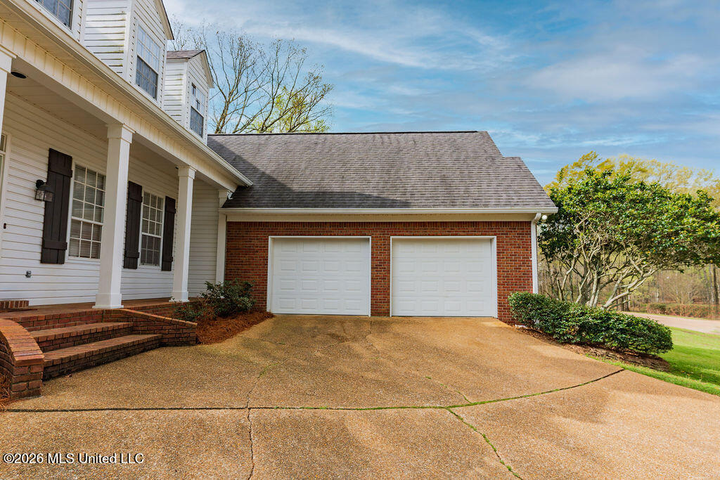 102 Hickory Hills Drive Property Photo 5