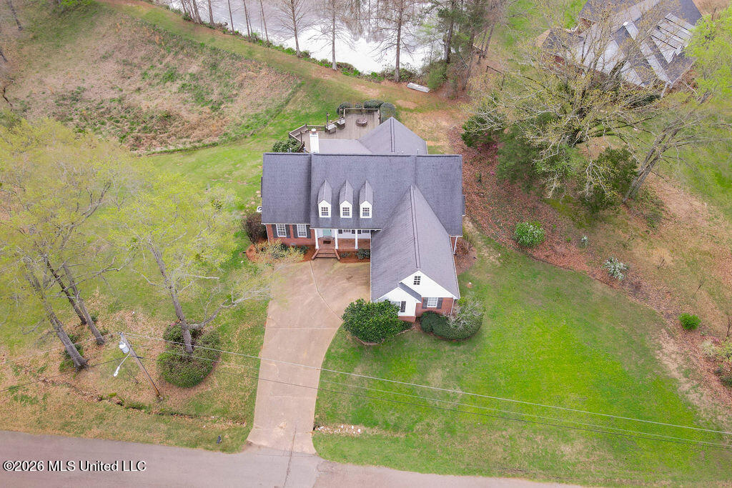 102 Hickory Hills Drive Property Photo 6