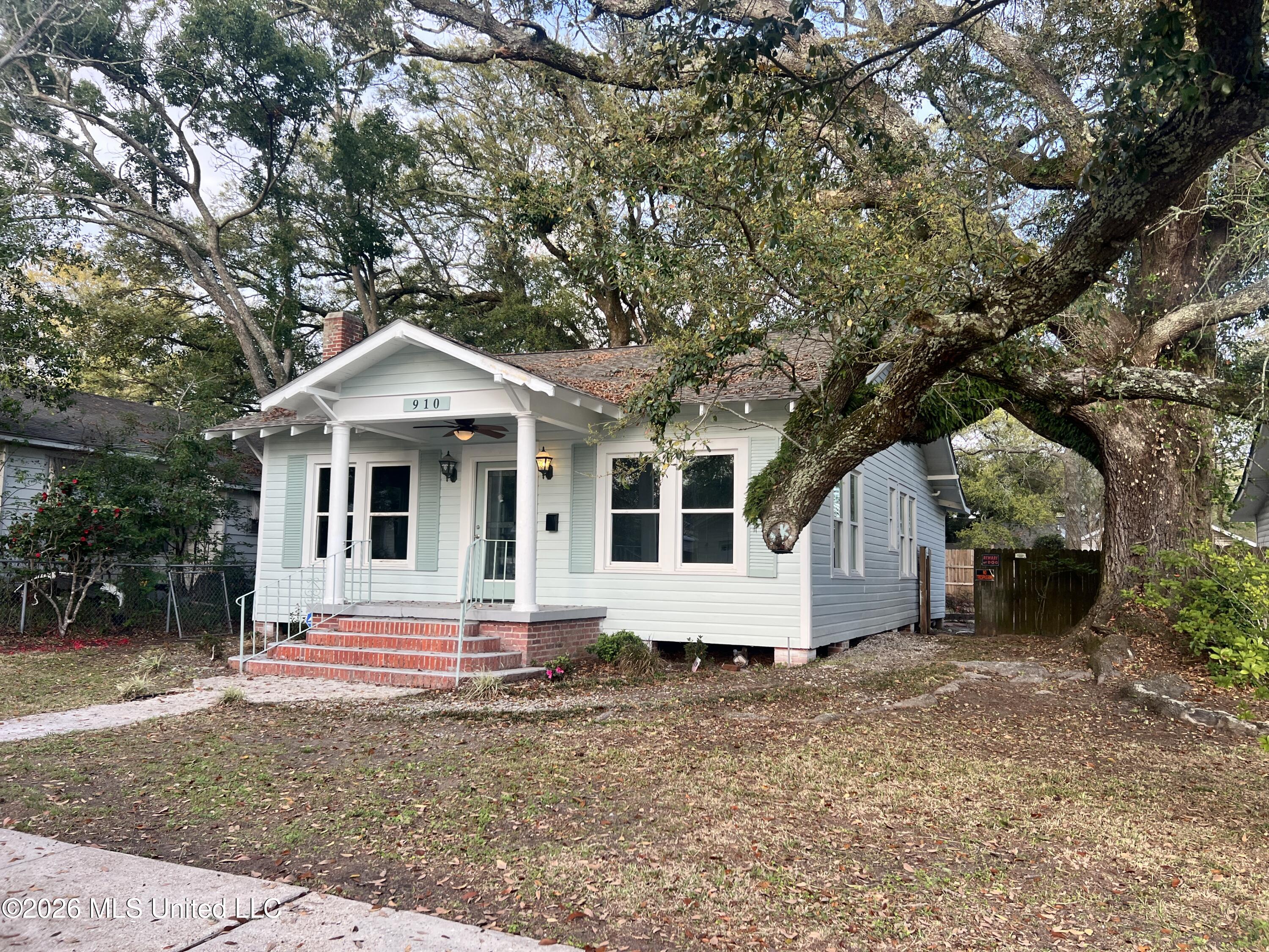 910 40th Avenue Property Photo 1