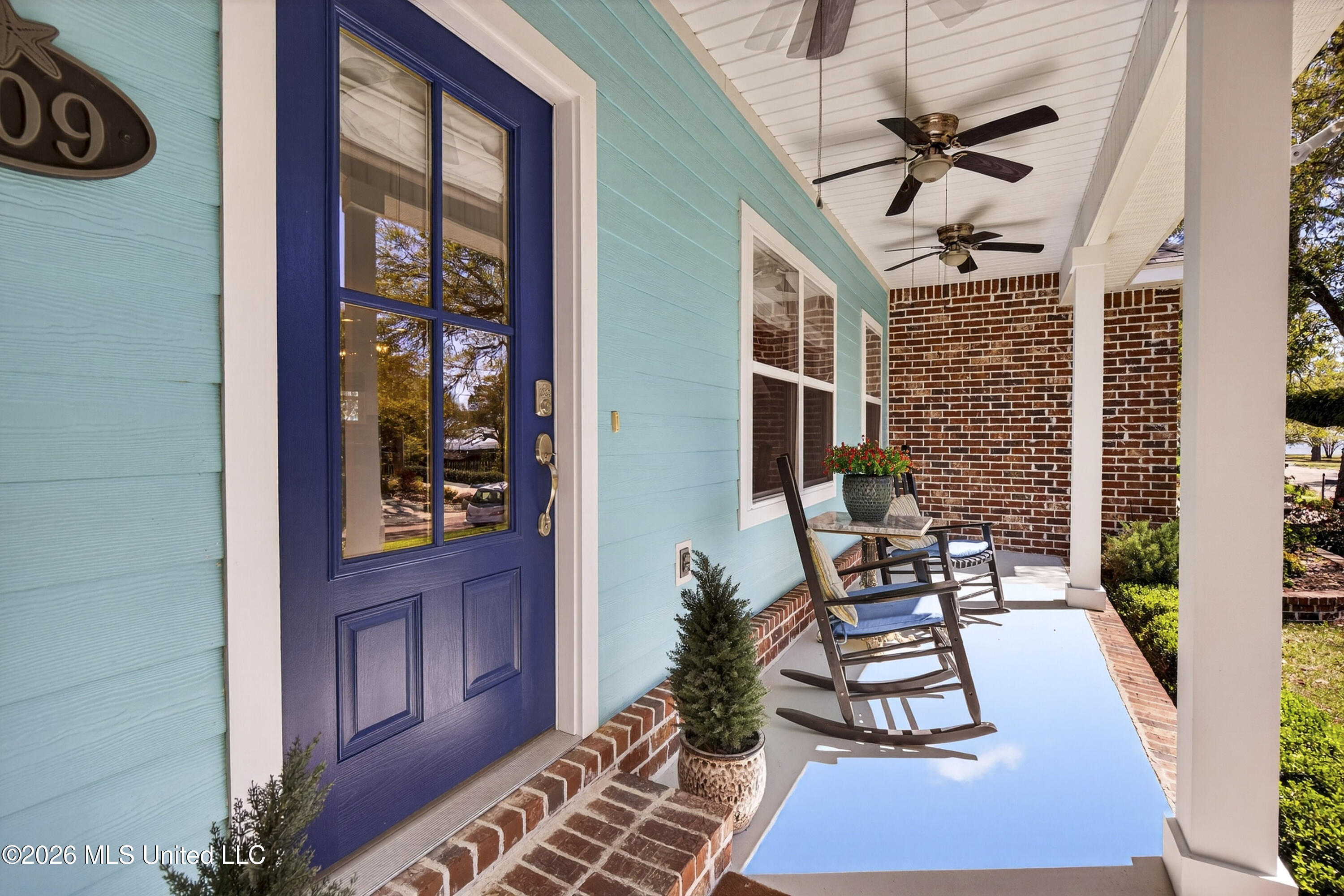 109 E Azalea Drive Property Photo 4