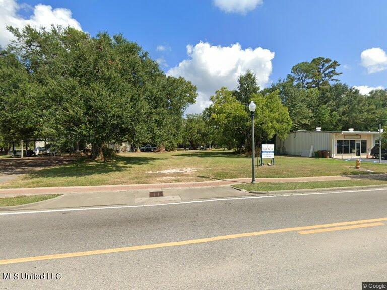 418 Central Avenue Property Photo 3