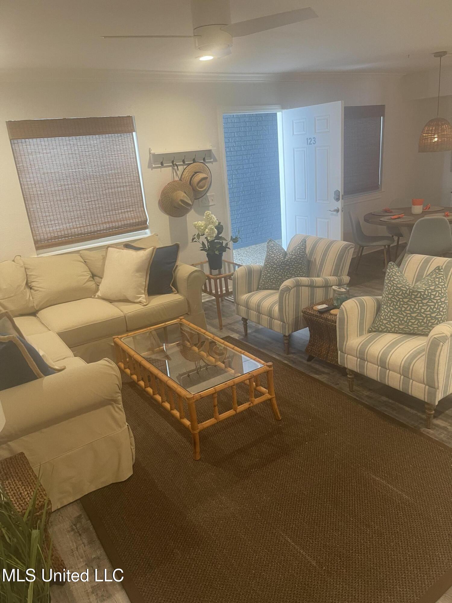 1282 Beach Boulevard Property Photo 8