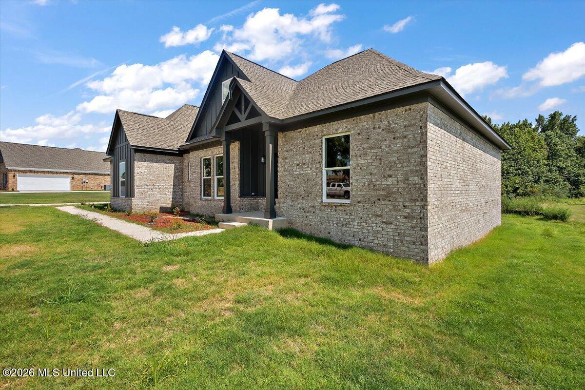 111 Carolina Circle Property Photo 3