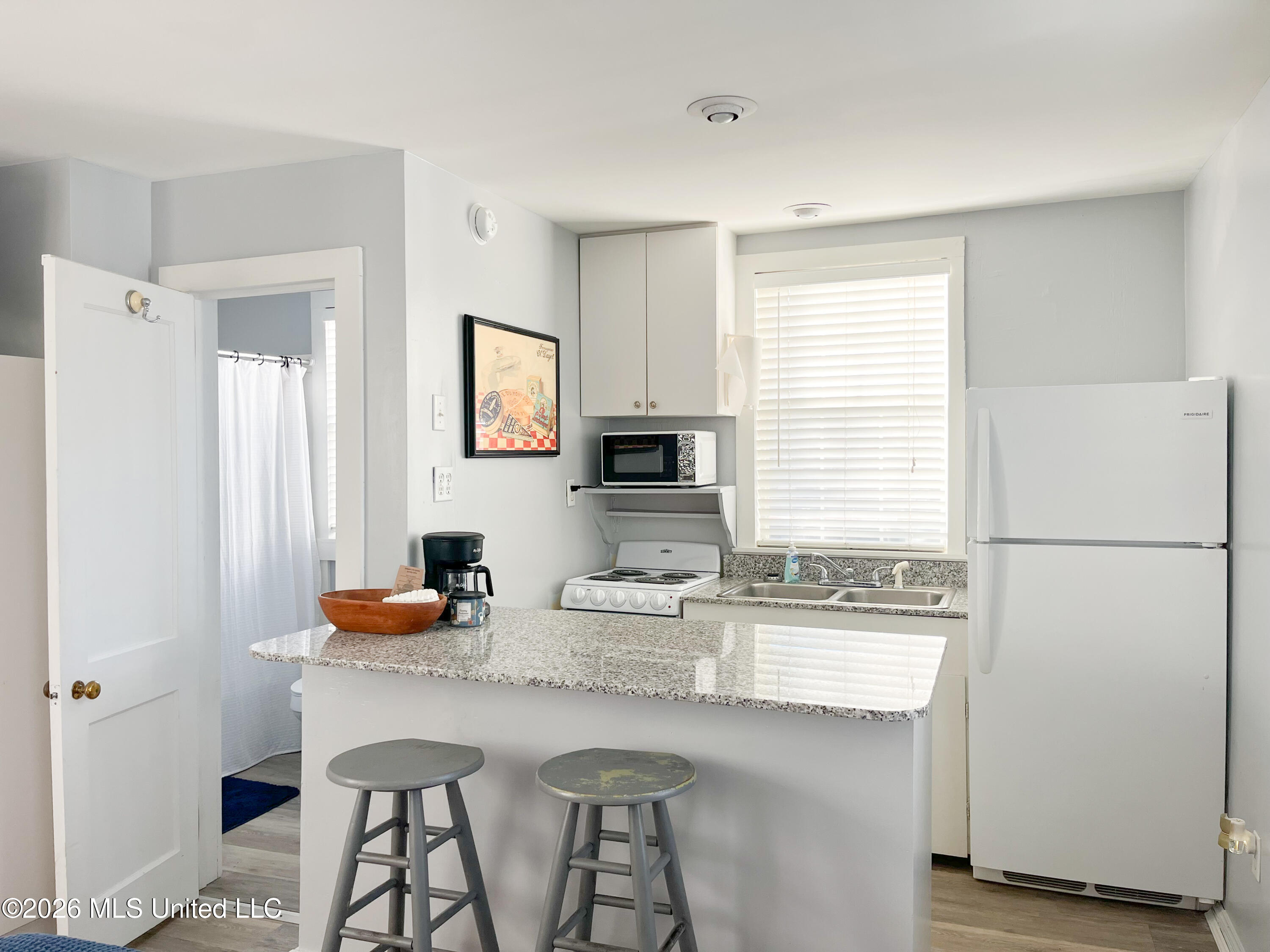 610 State Street Property Photo 28