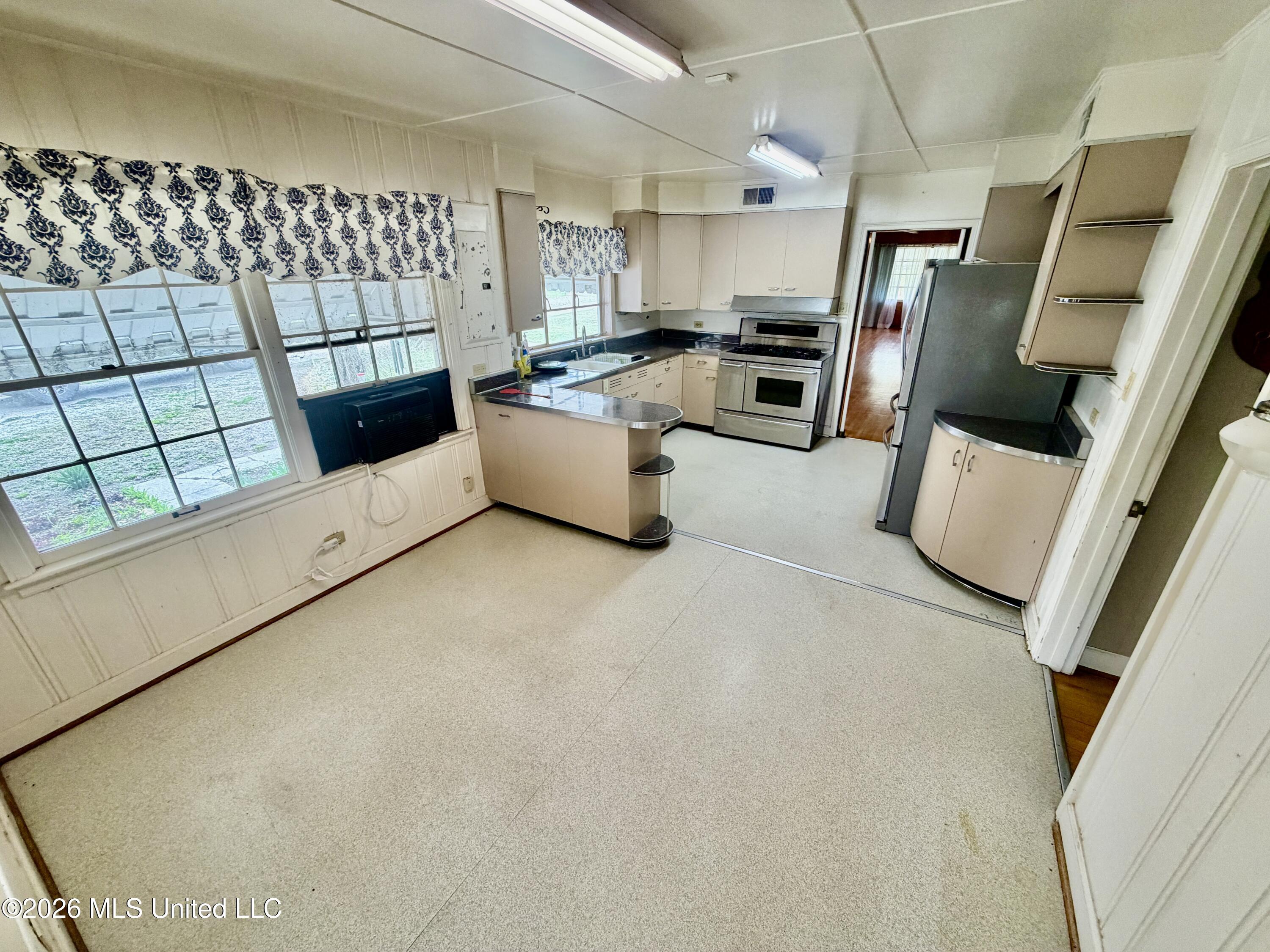 405 Preston Street Property Photo 13