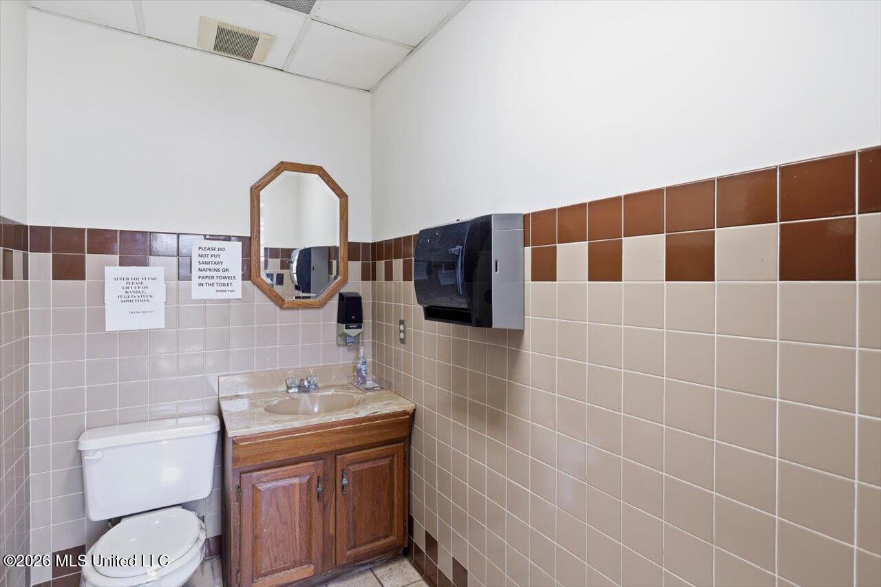 500 E Woodrow Wilson Avenue Property Photo 9