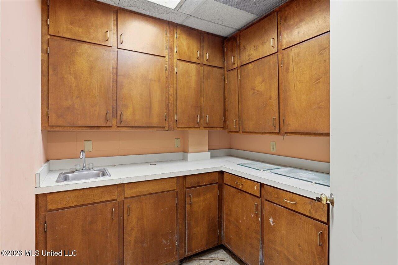 500 E Woodrow Wilson Avenue Property Photo 11