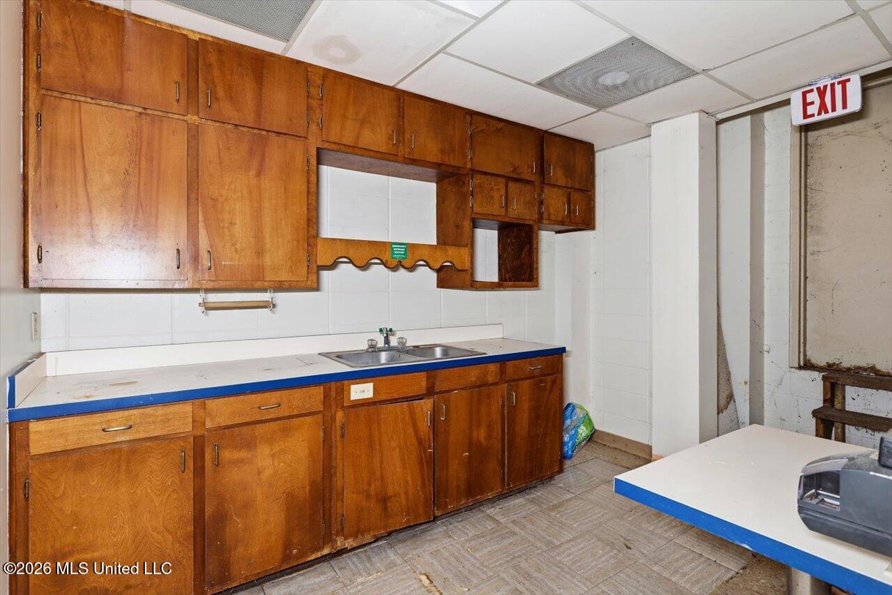500 E Woodrow Wilson Avenue Property Photo 12
