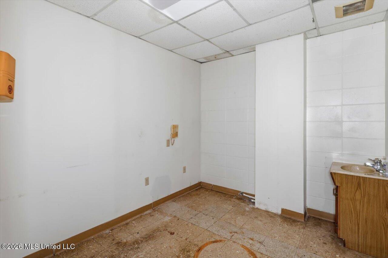 500 E Woodrow Wilson Avenue Property Photo 15