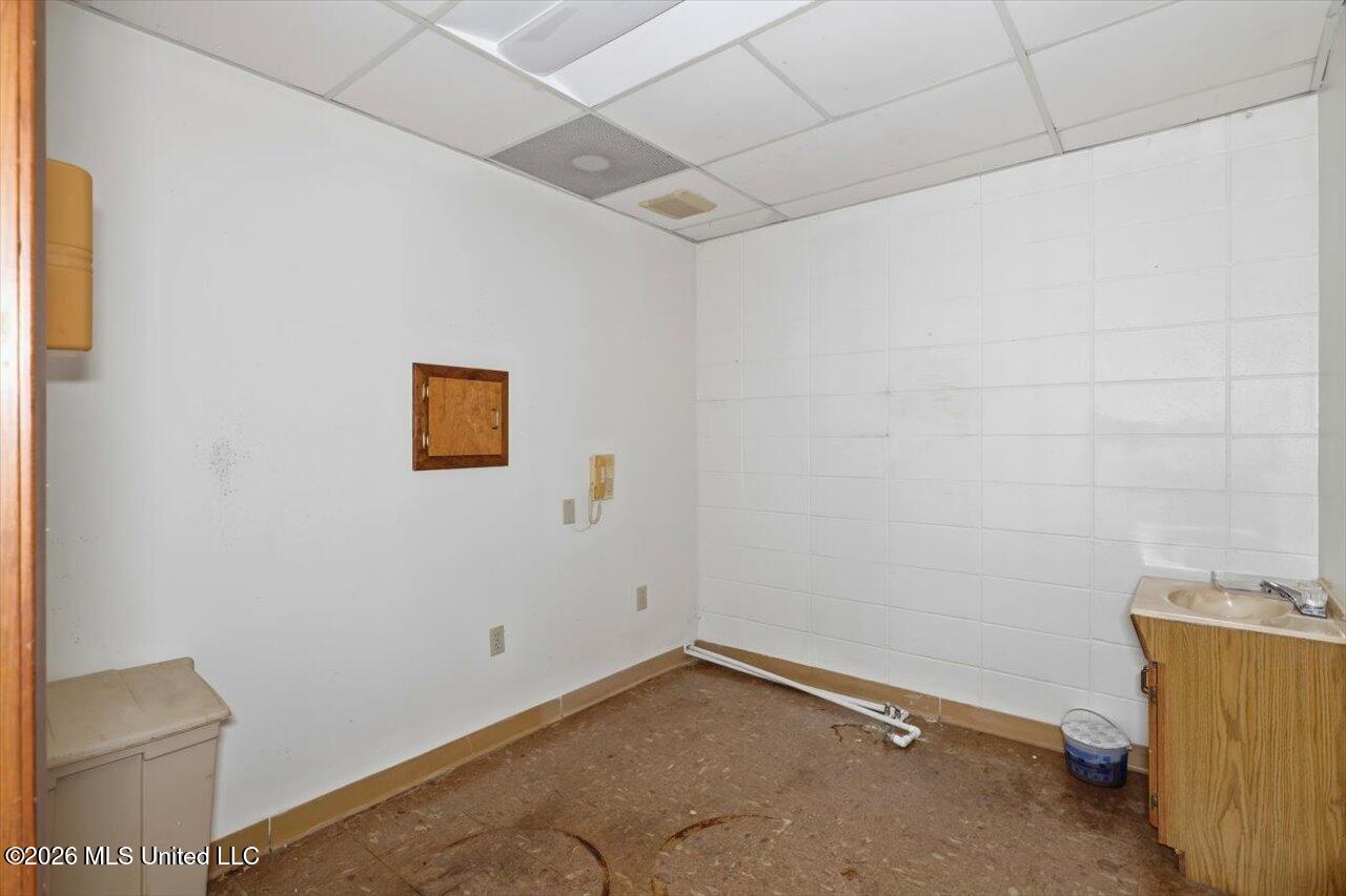 500 E Woodrow Wilson Avenue Property Photo 20