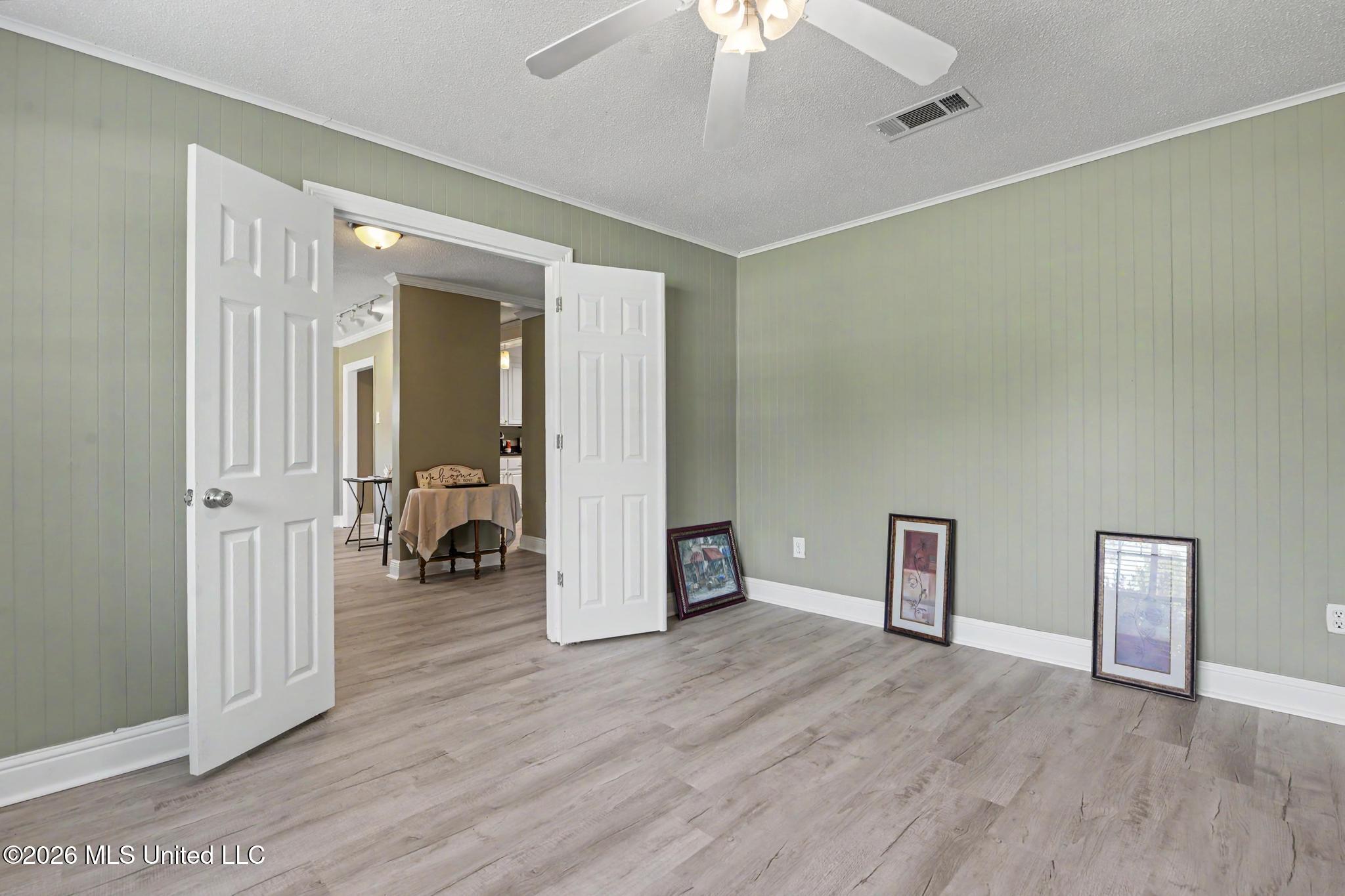 1403 Churchill Drive Property Photo 3