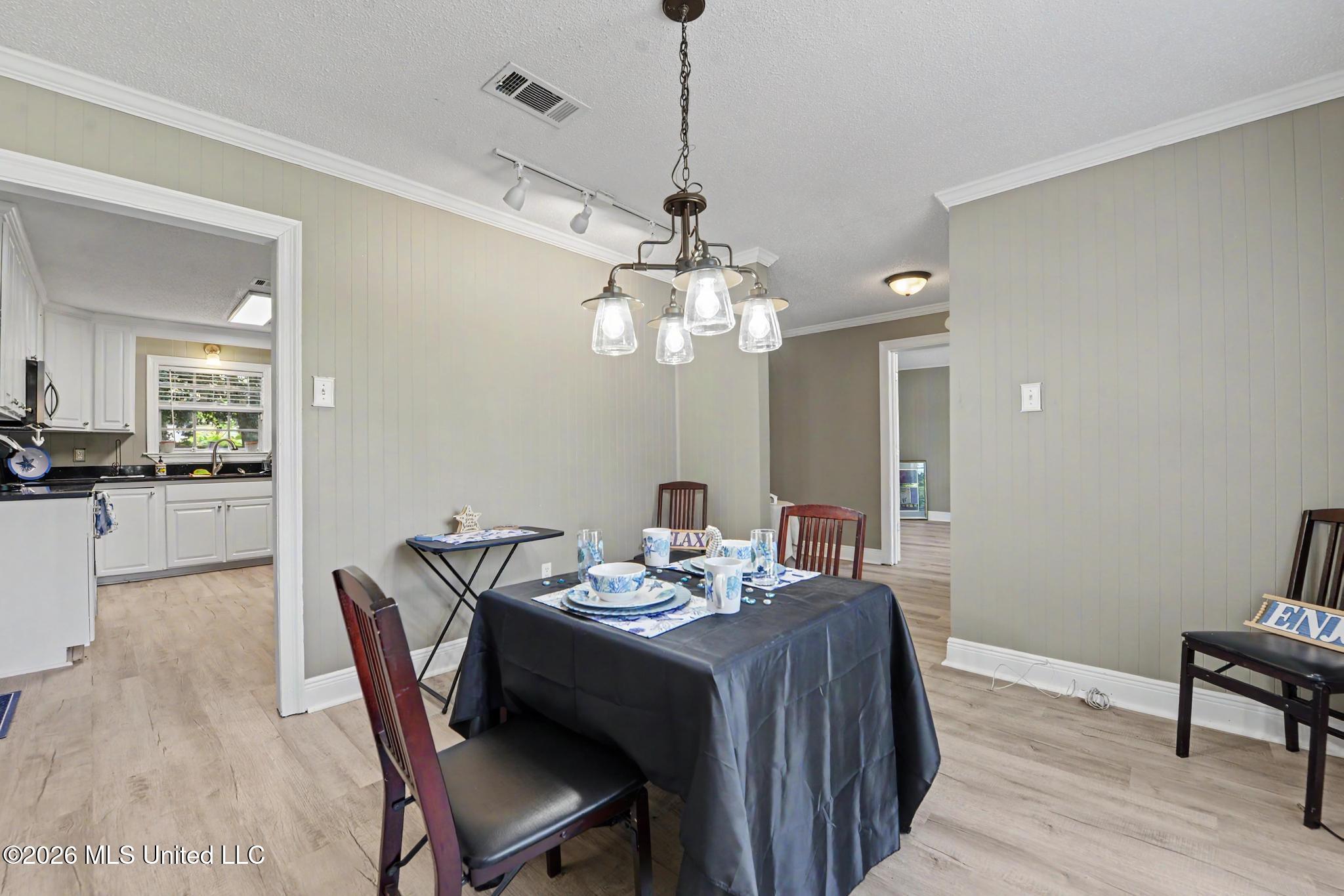 1403 Churchill Drive Property Photo 4