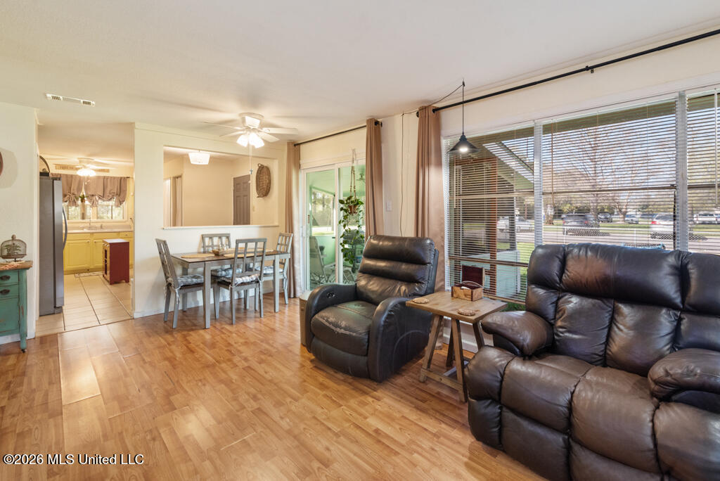 1903 Meadowbrook Street Property Photo 3