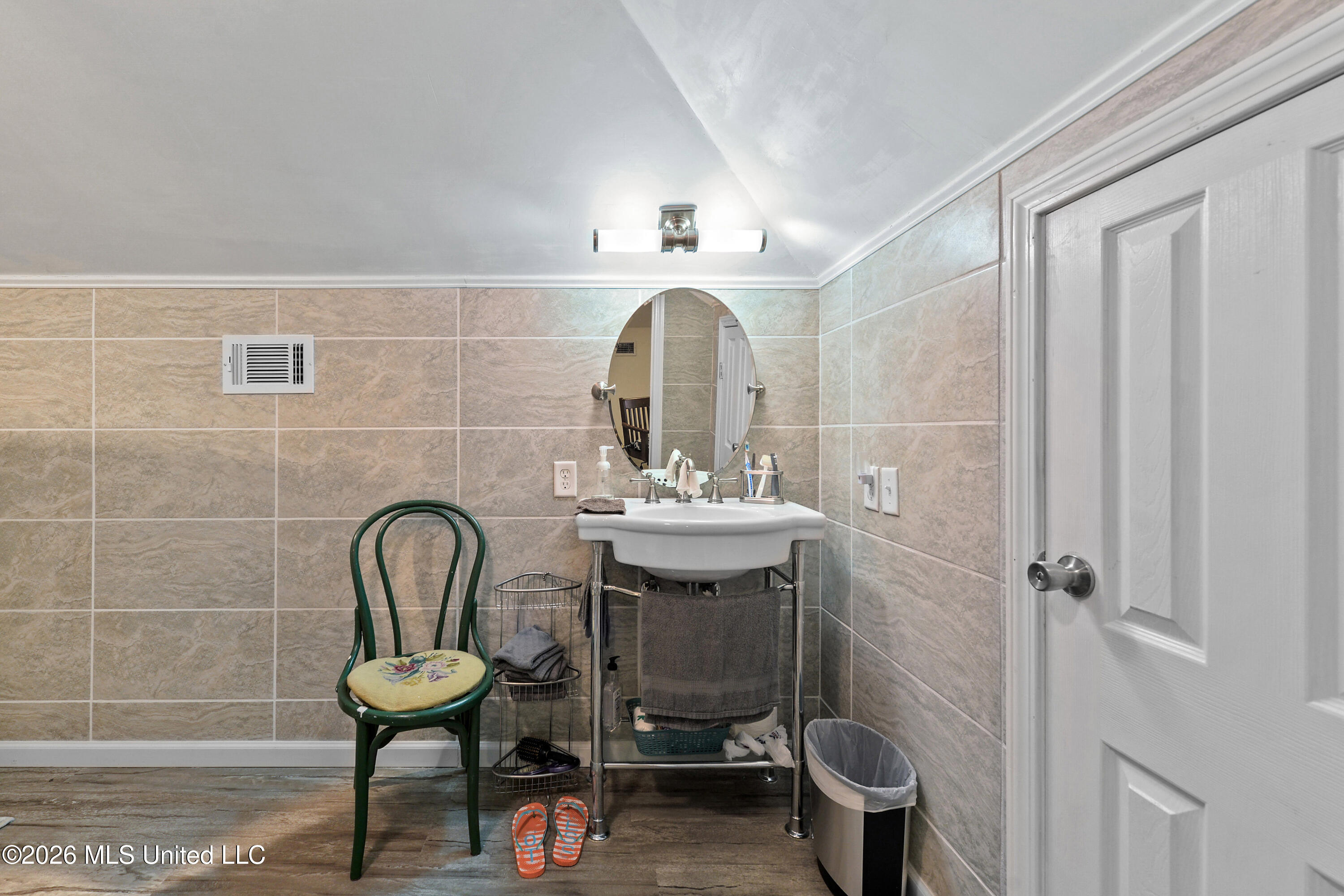 620 Howard Avenue Property Photo 28