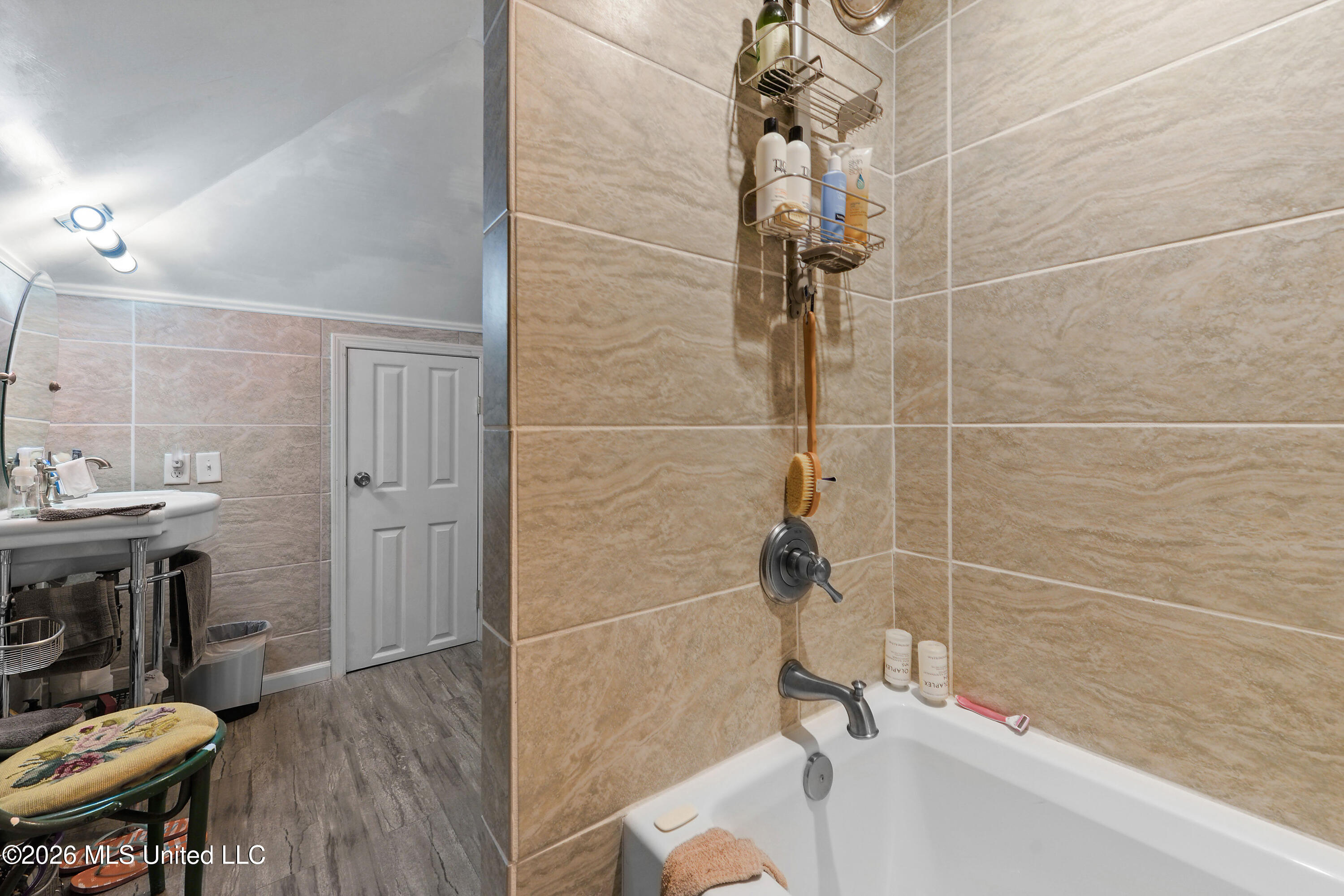 620 Howard Avenue Property Photo 29