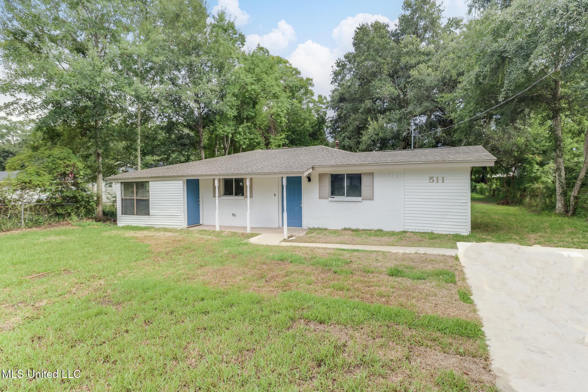 511 E Old Pass Road Property Photo 1