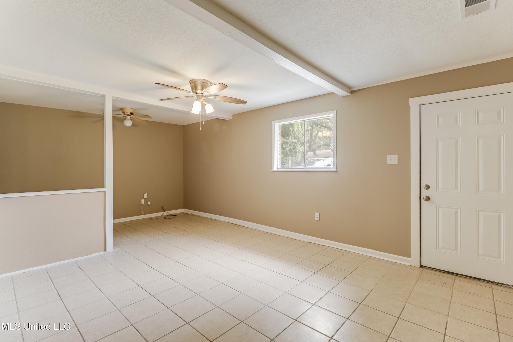511 E Old Pass Road Property Photo 3