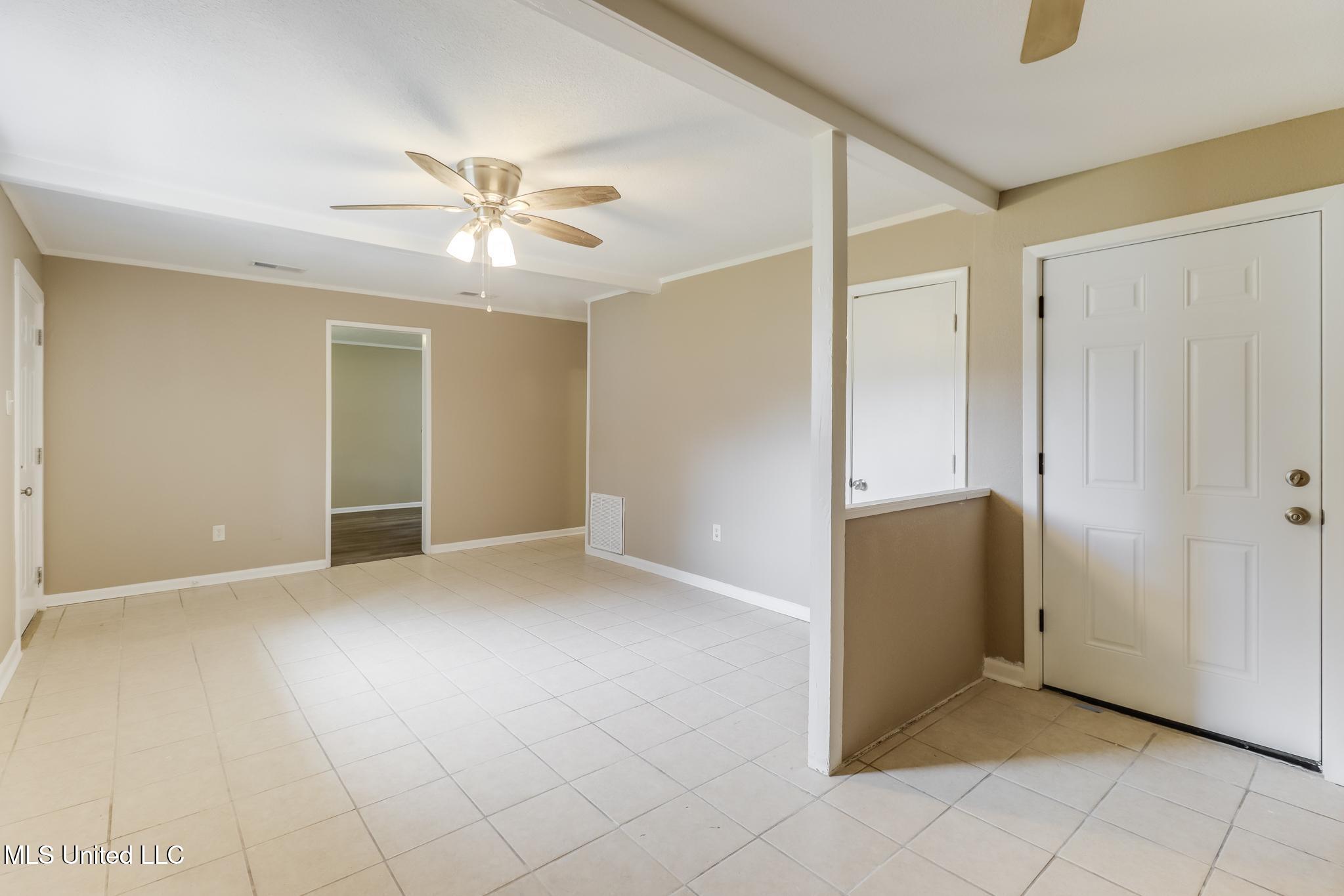 511 E Old Pass Road Property Photo 4